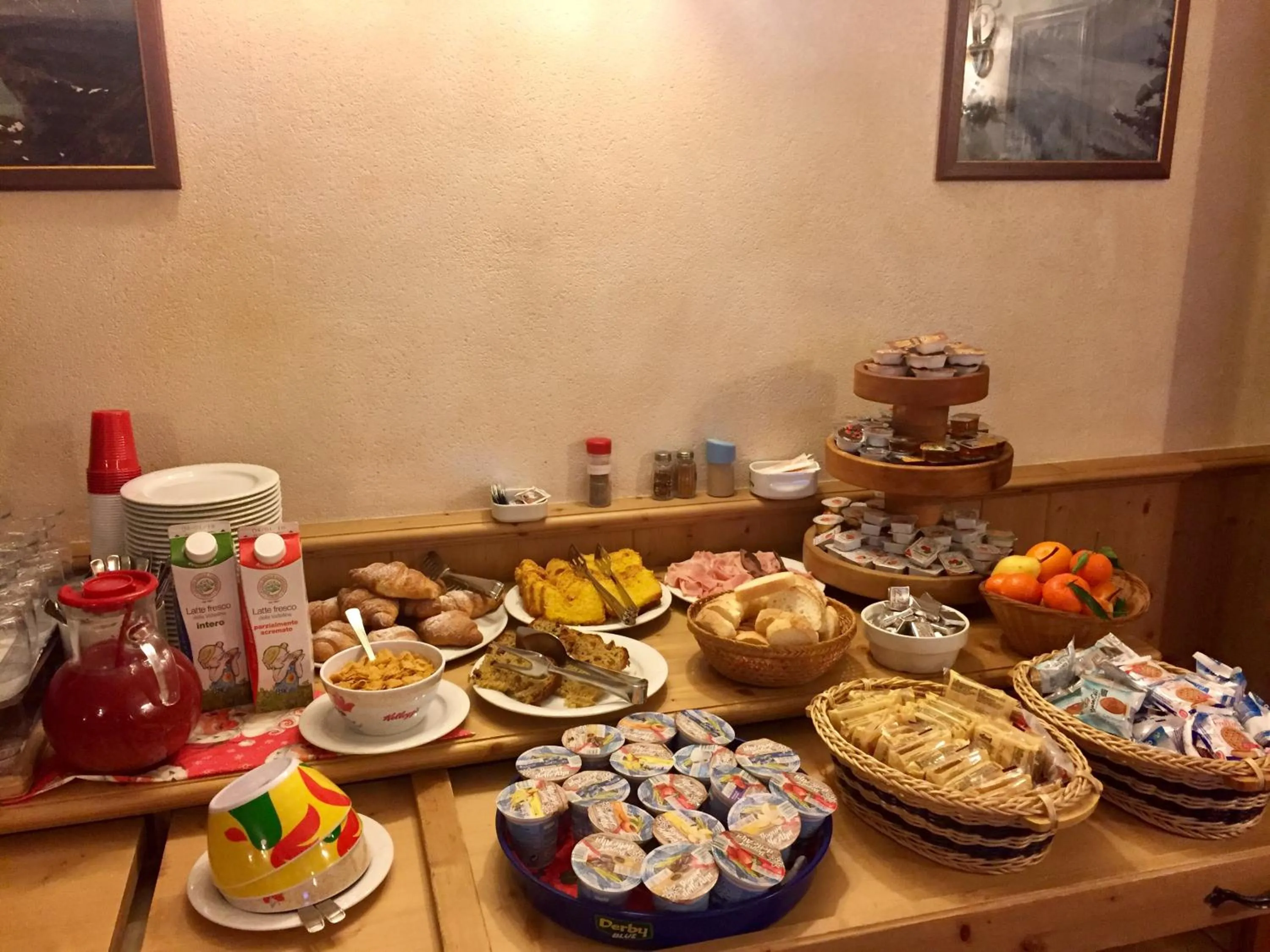 Breakfast in Hotel Gembro