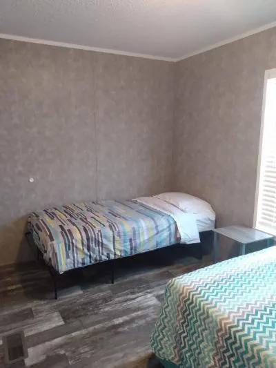 Bed in Lake Point Motel