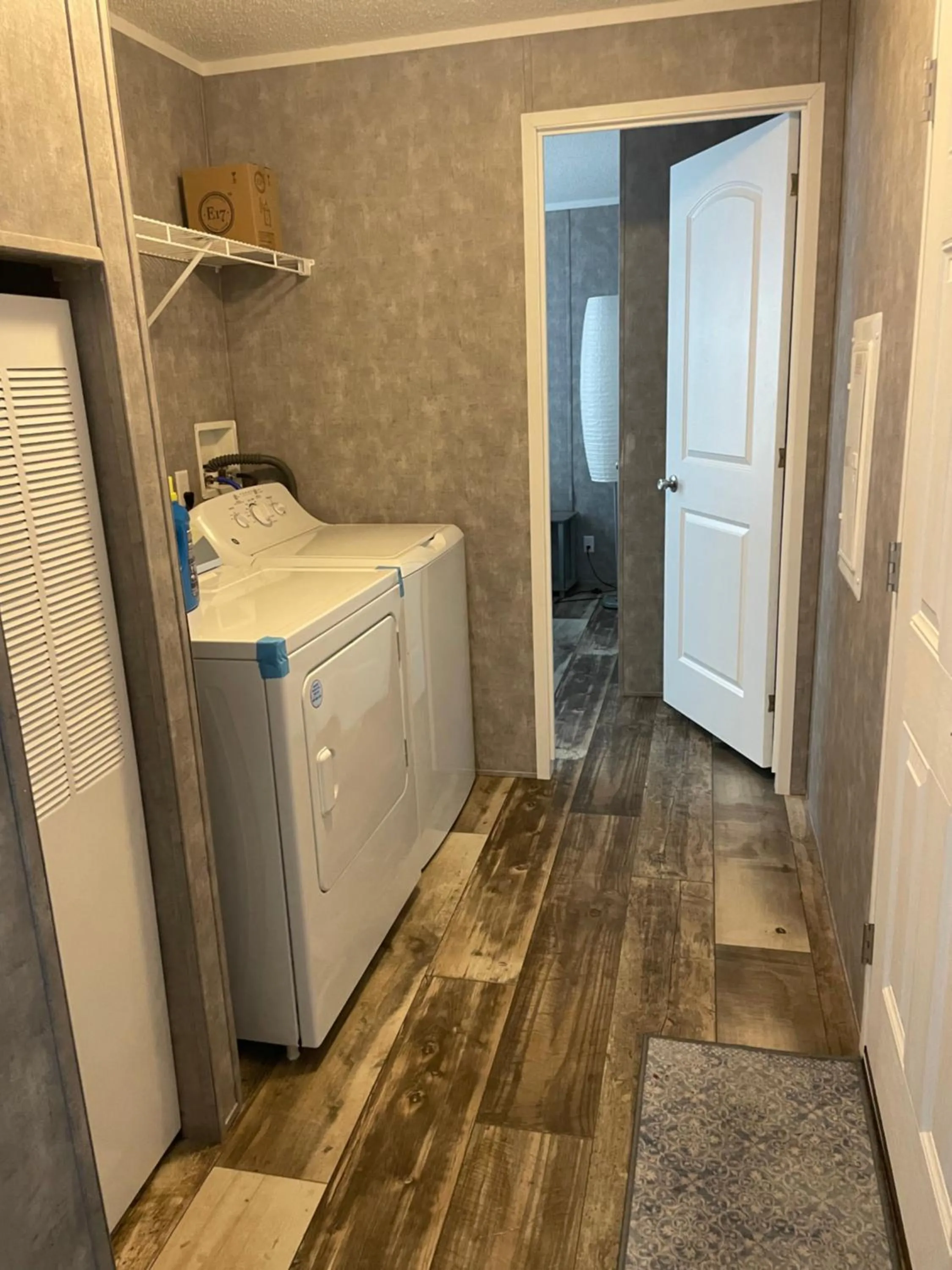 washing machine in Lake Point Motel