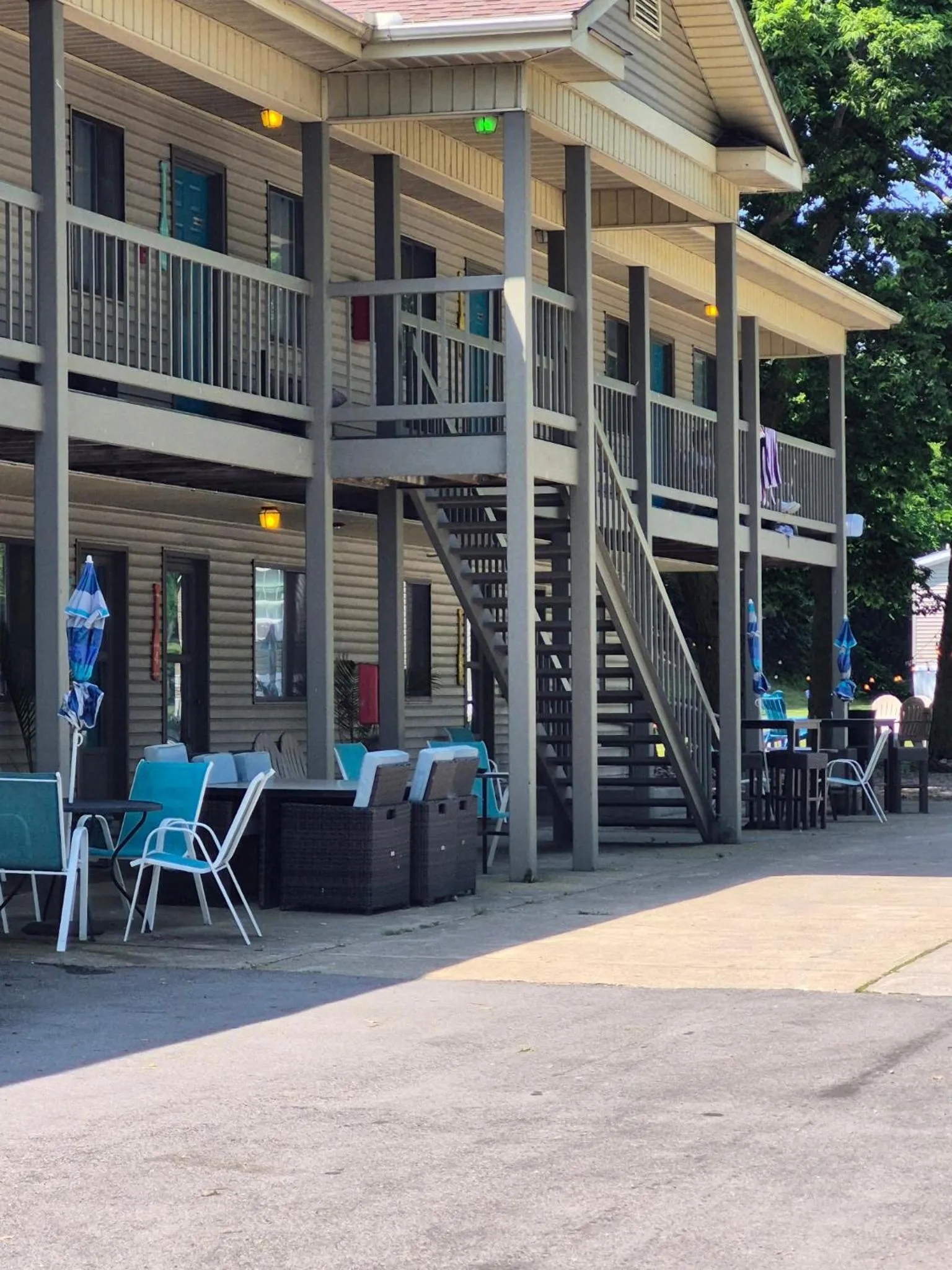 Property building in Lake Point Motel