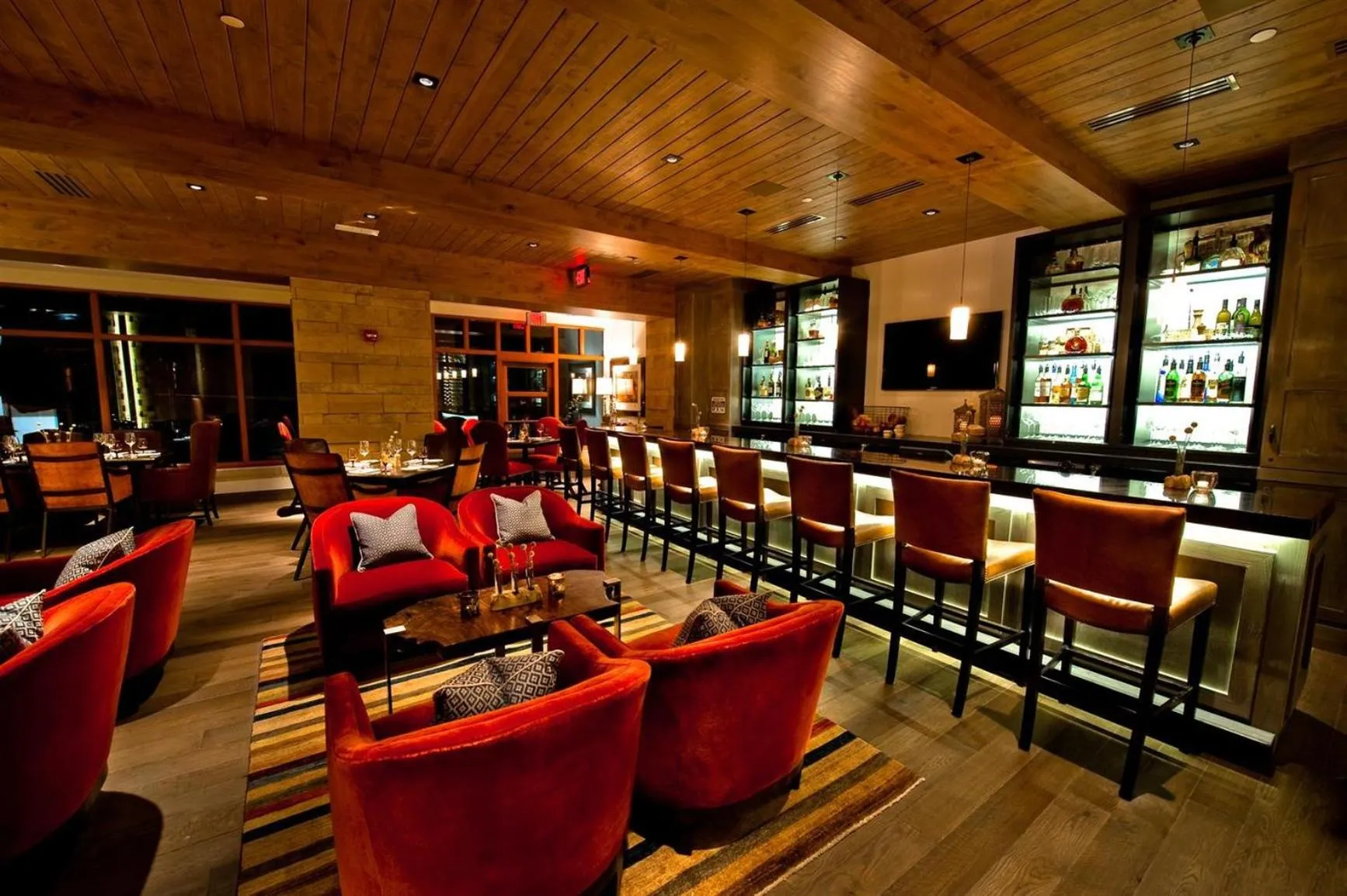Lounge or bar in Grand Summit Hotel - Canyons Village, a RockResort