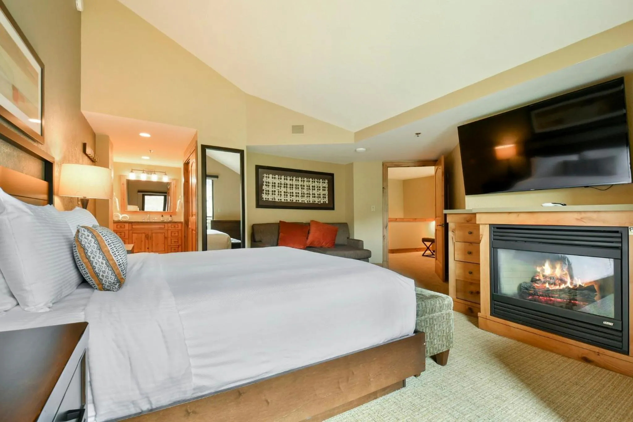 Photo of the whole room, Bed in Grand Summit Hotel - Canyons Village, a RockResort
