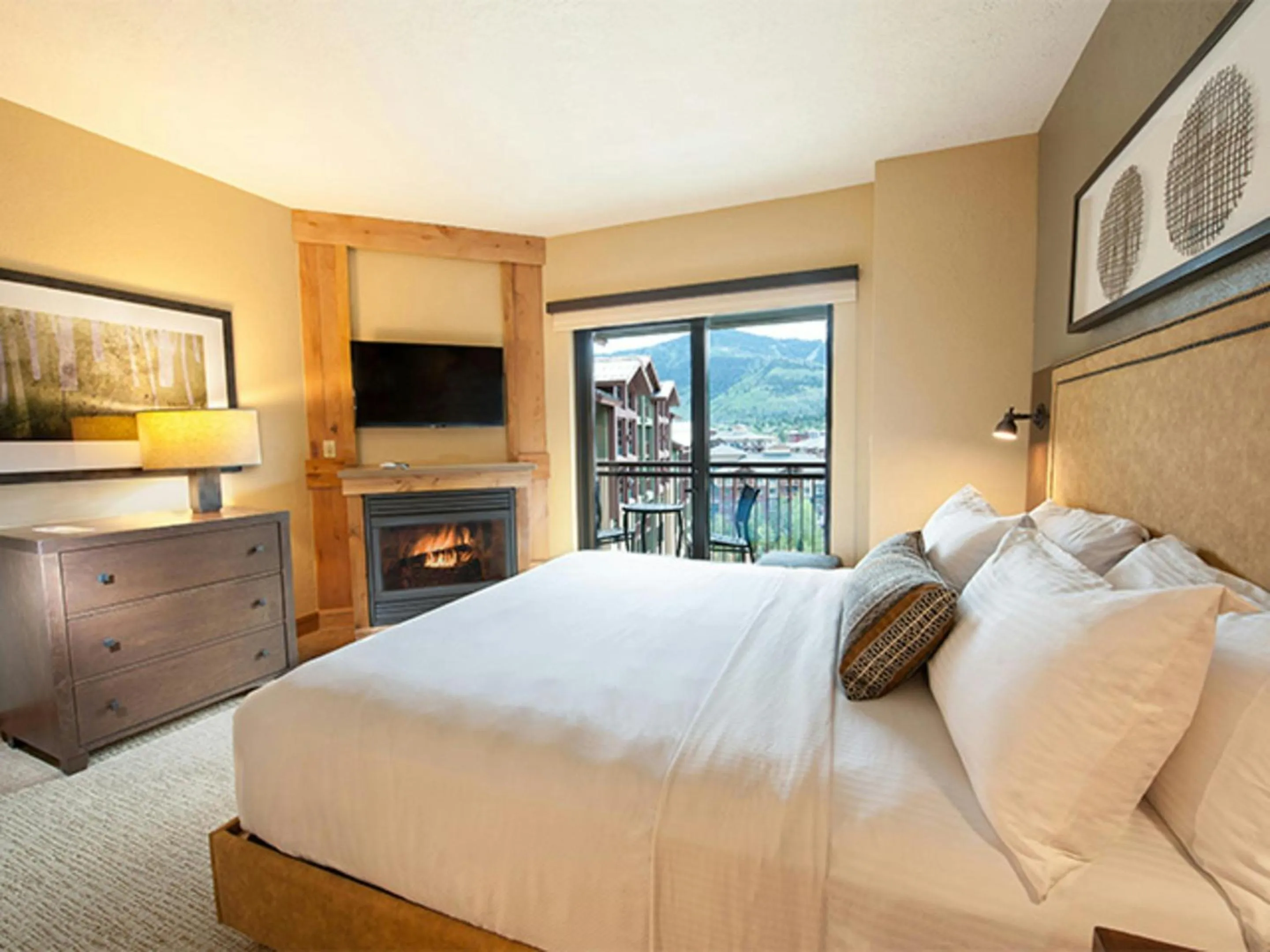 Bedroom, Bed in Grand Summit Hotel - Canyons Village, a RockResort