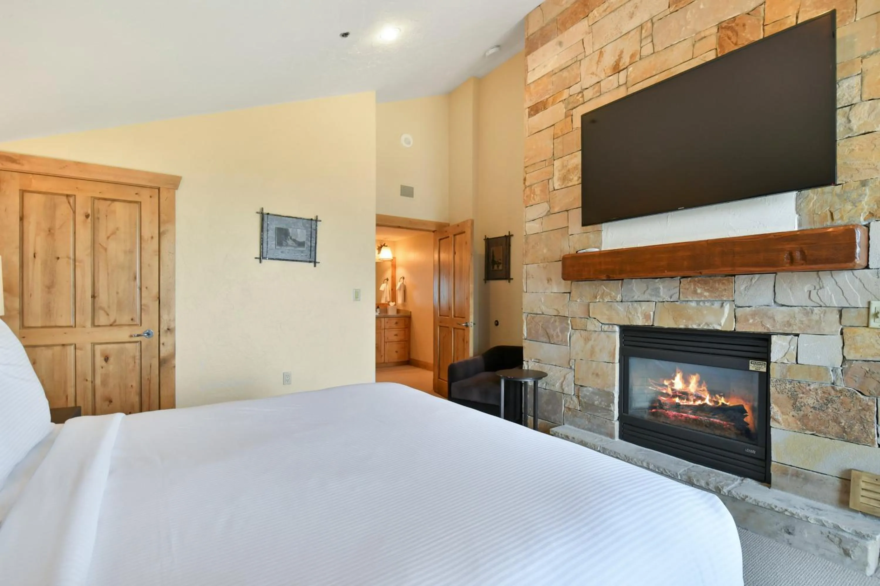 Bed in Grand Summit Hotel - Canyons Village, a RockResort