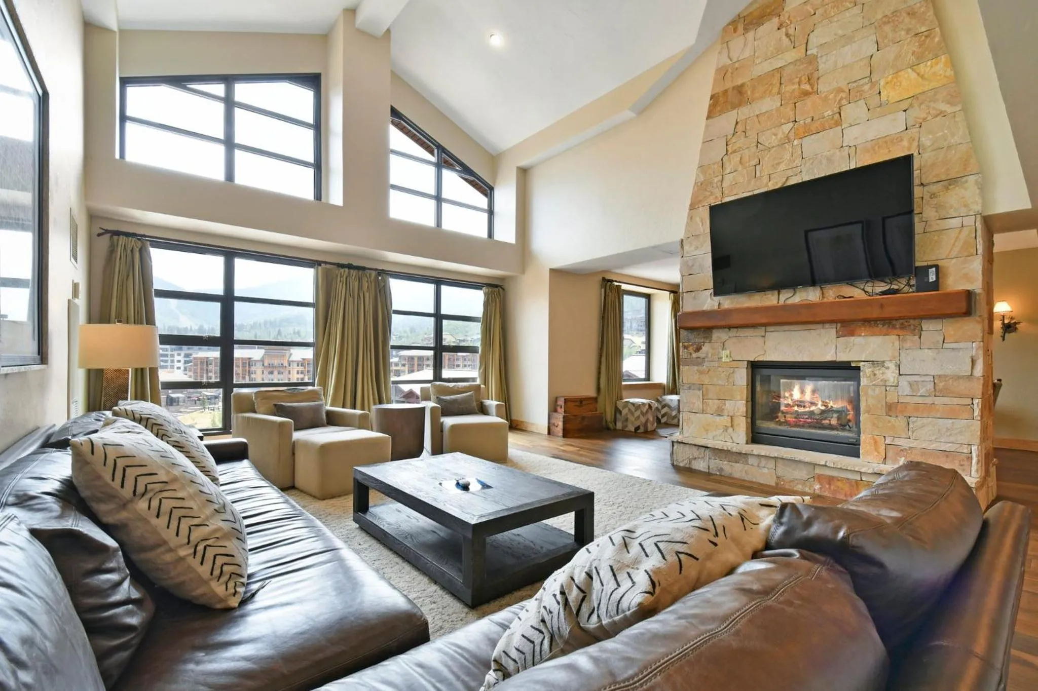 Living room in Grand Summit Hotel - Canyons Village, a RockResort