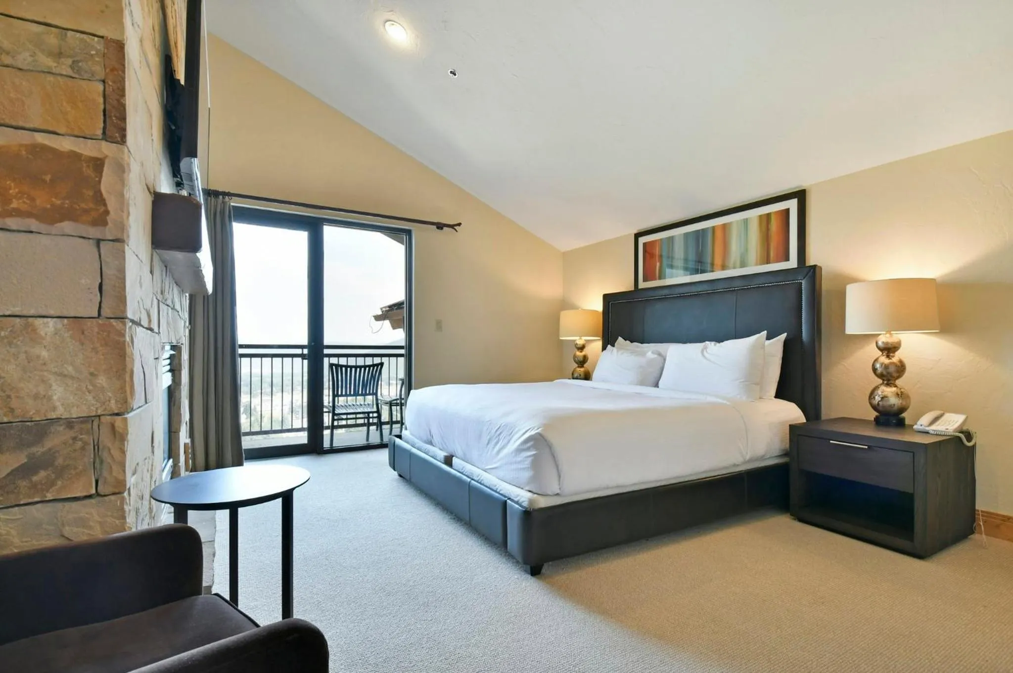 Bedroom, Bed in Grand Summit Hotel - Canyons Village, a RockResort