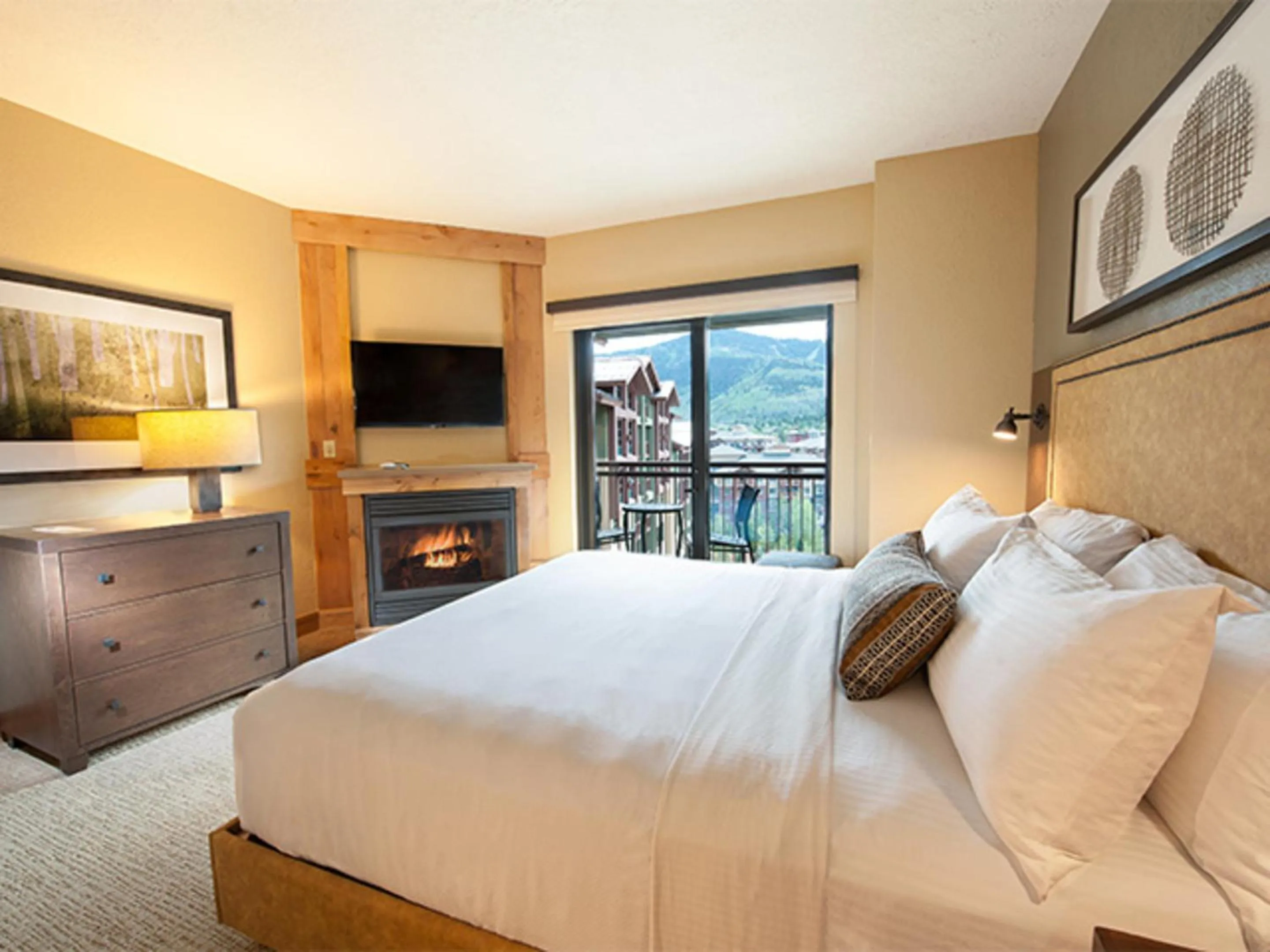 Bedroom, Bed in Grand Summit Hotel - Canyons Village, a RockResort