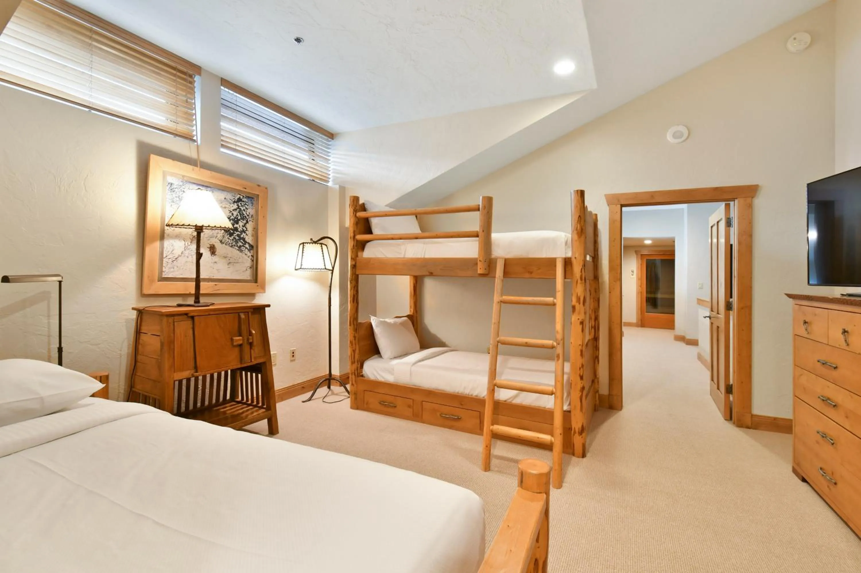 Bed in Grand Summit Hotel - Canyons Village, a RockResort