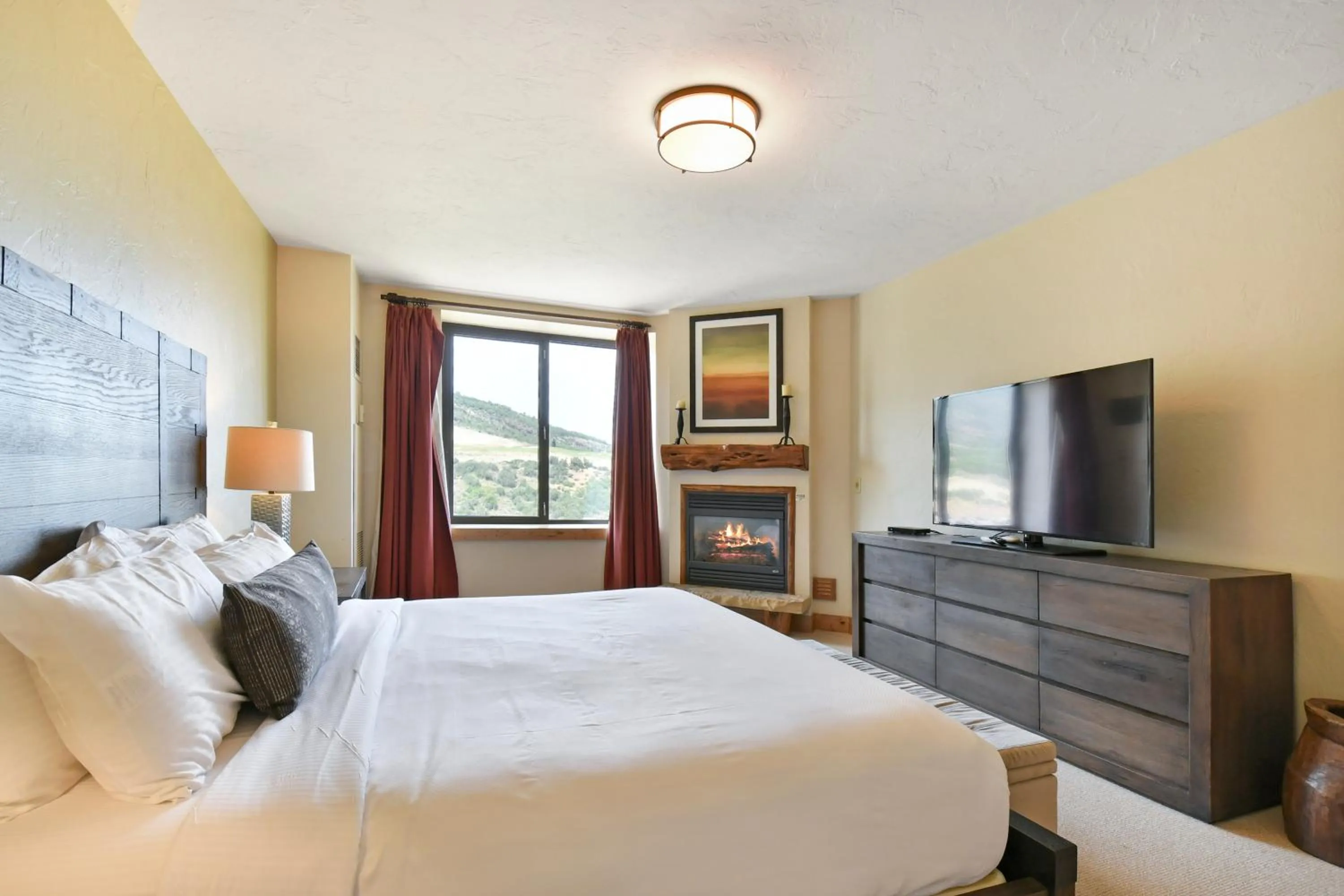 Bed in Grand Summit Hotel - Canyons Village, a RockResort