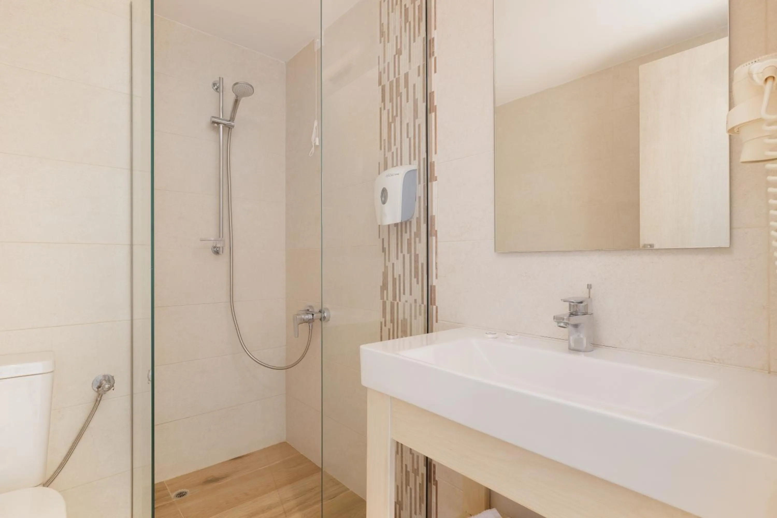 Shower in Livadi Nafsika Hotel - Adults Only