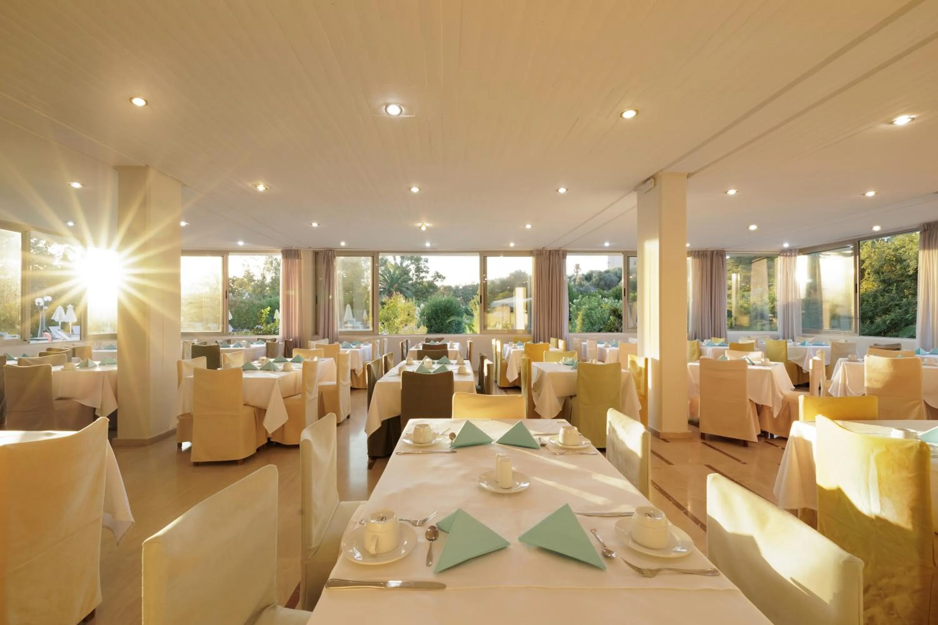 Restaurant/places to eat in Livadi Nafsika Hotel - Adults Only