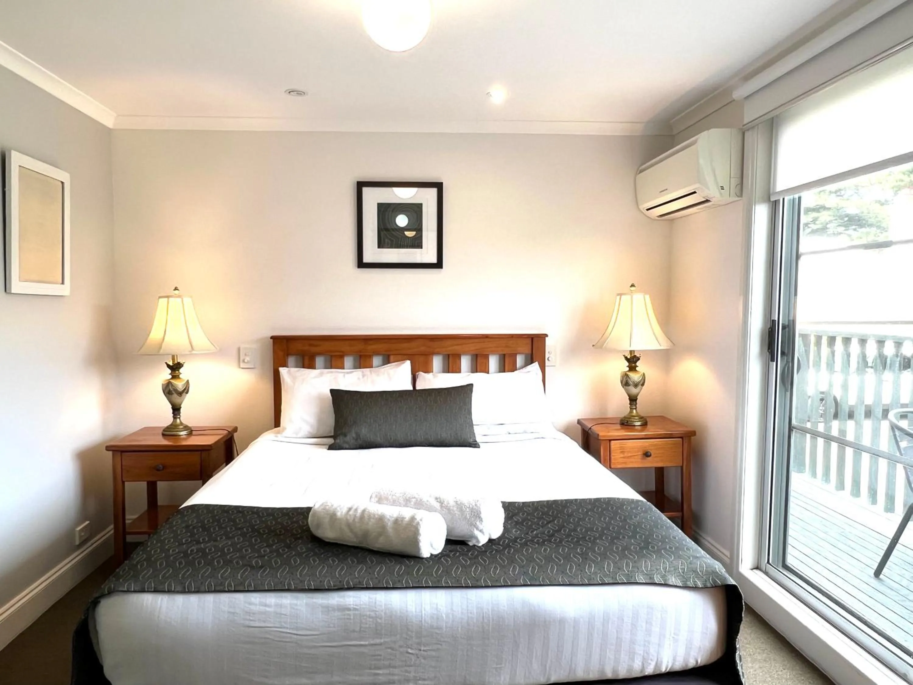 Bed in Seacombe House Motor Inn Port Fairy