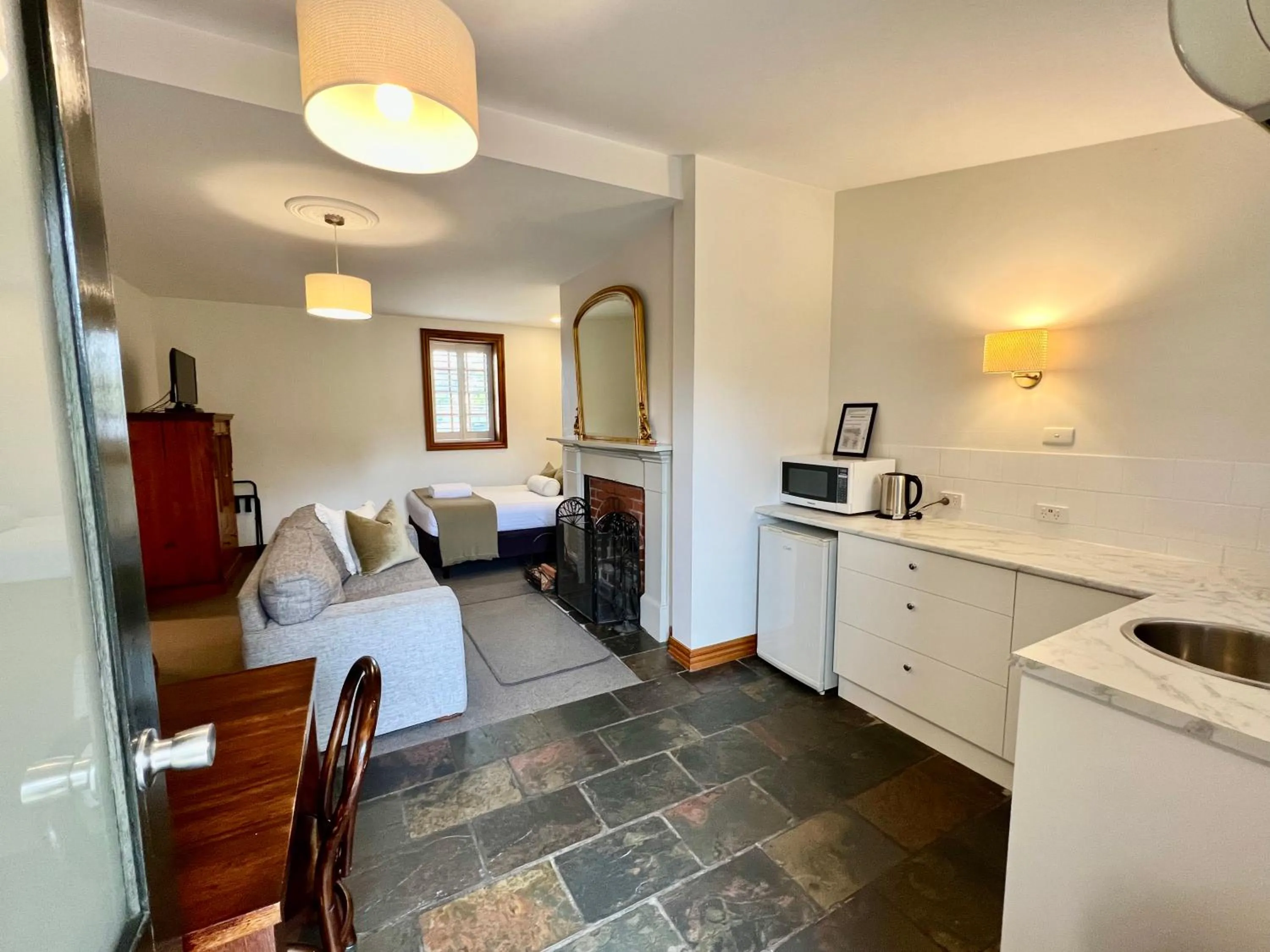 Kitchen or kitchenette in Seacombe House Motor Inn Port Fairy