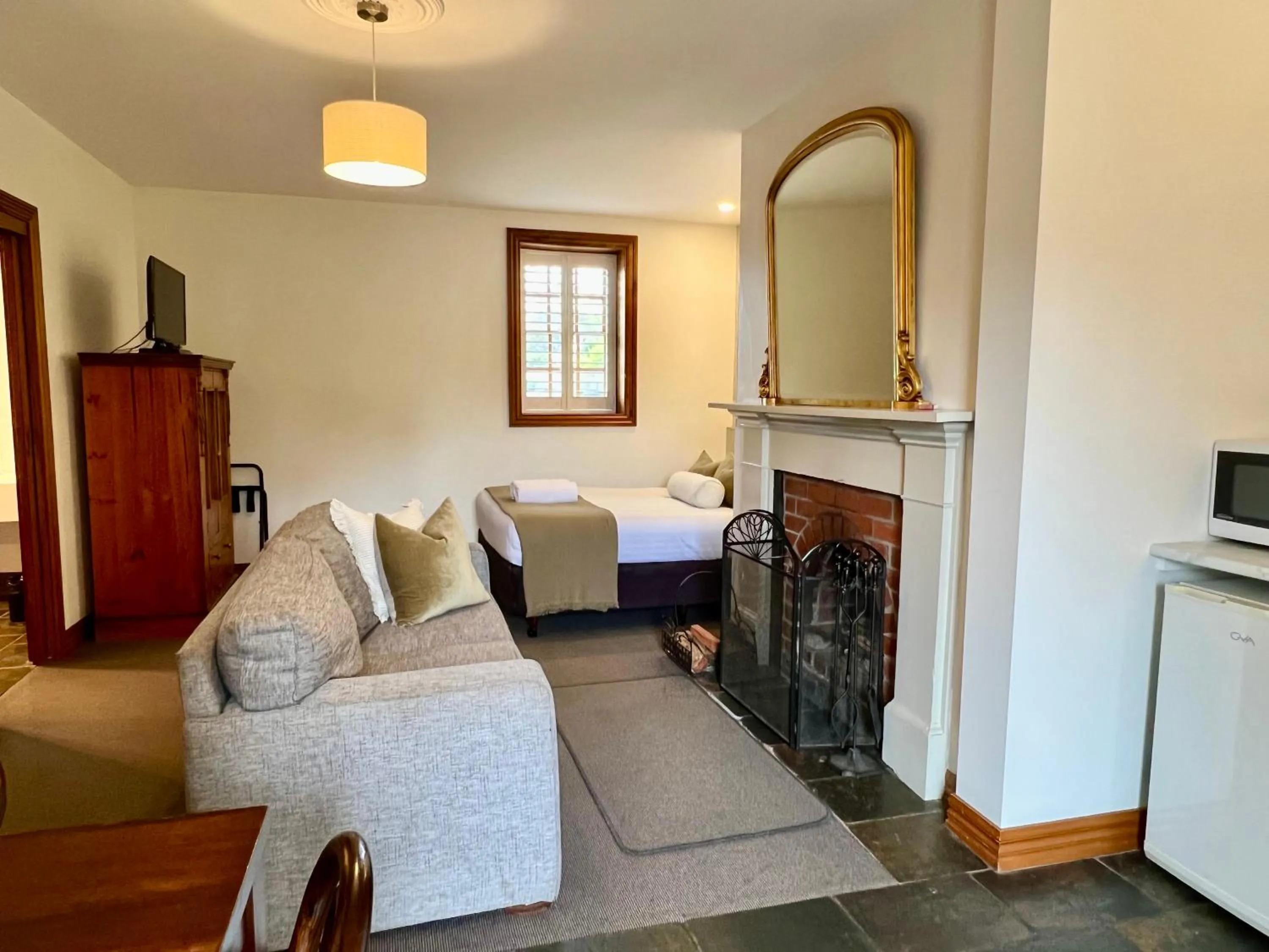Seating area, Bed in Seacombe House Motor Inn Port Fairy