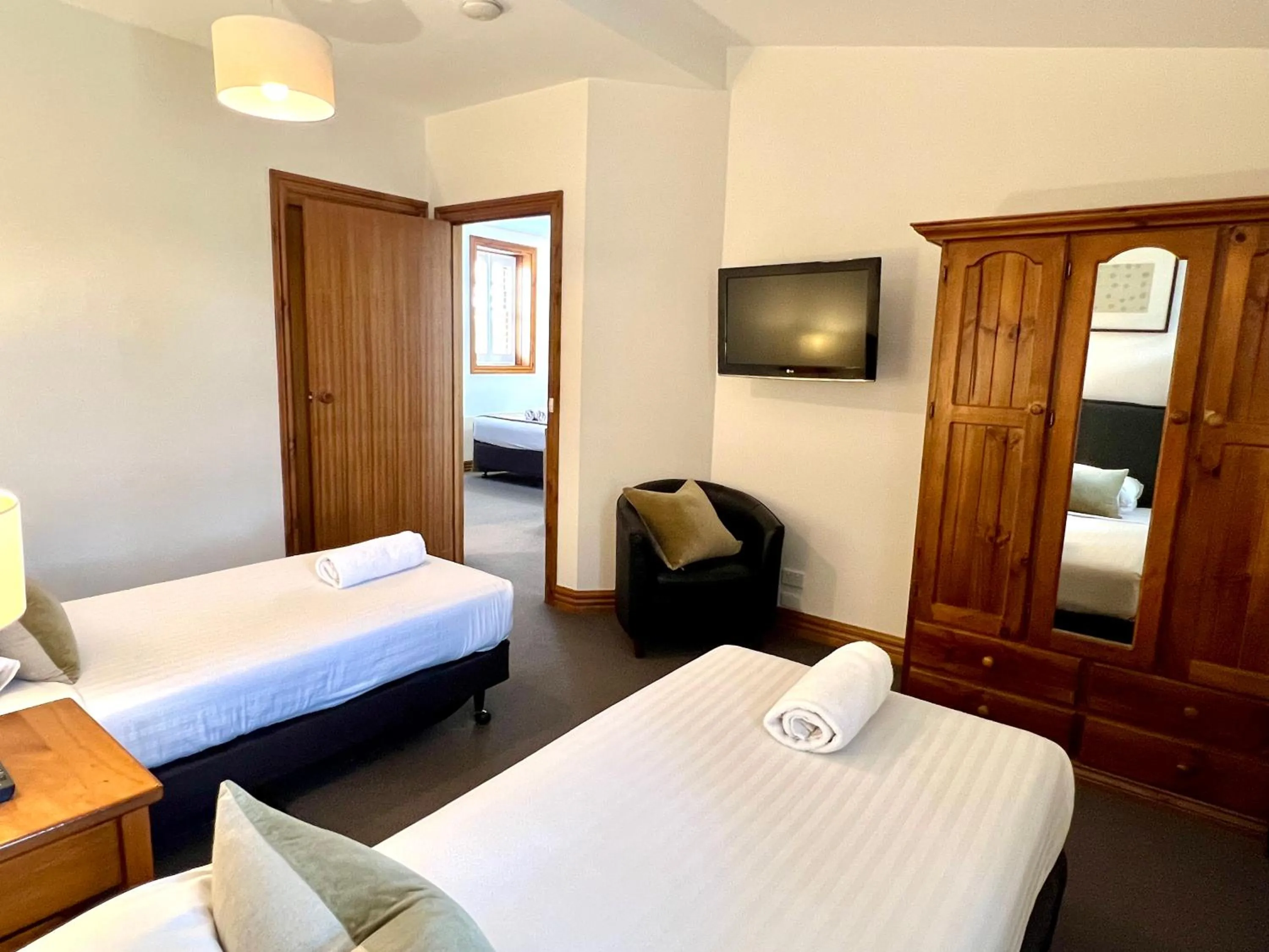 Bedroom, Bed in Seacombe House Motor Inn Port Fairy