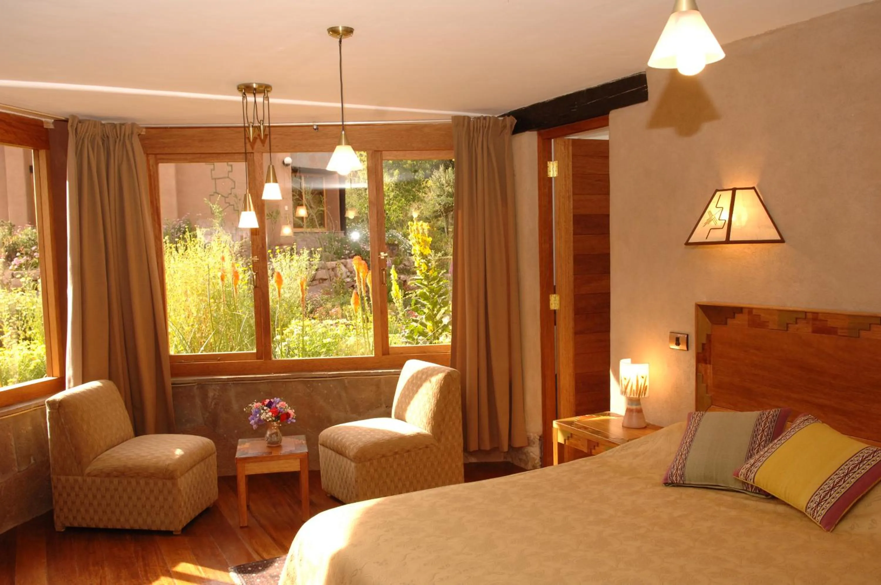 Seating area, Bed in Willka T'ika