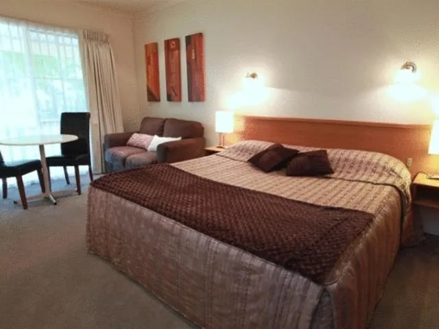 Bedroom, Bed in Mansfield Valley Motor Inn