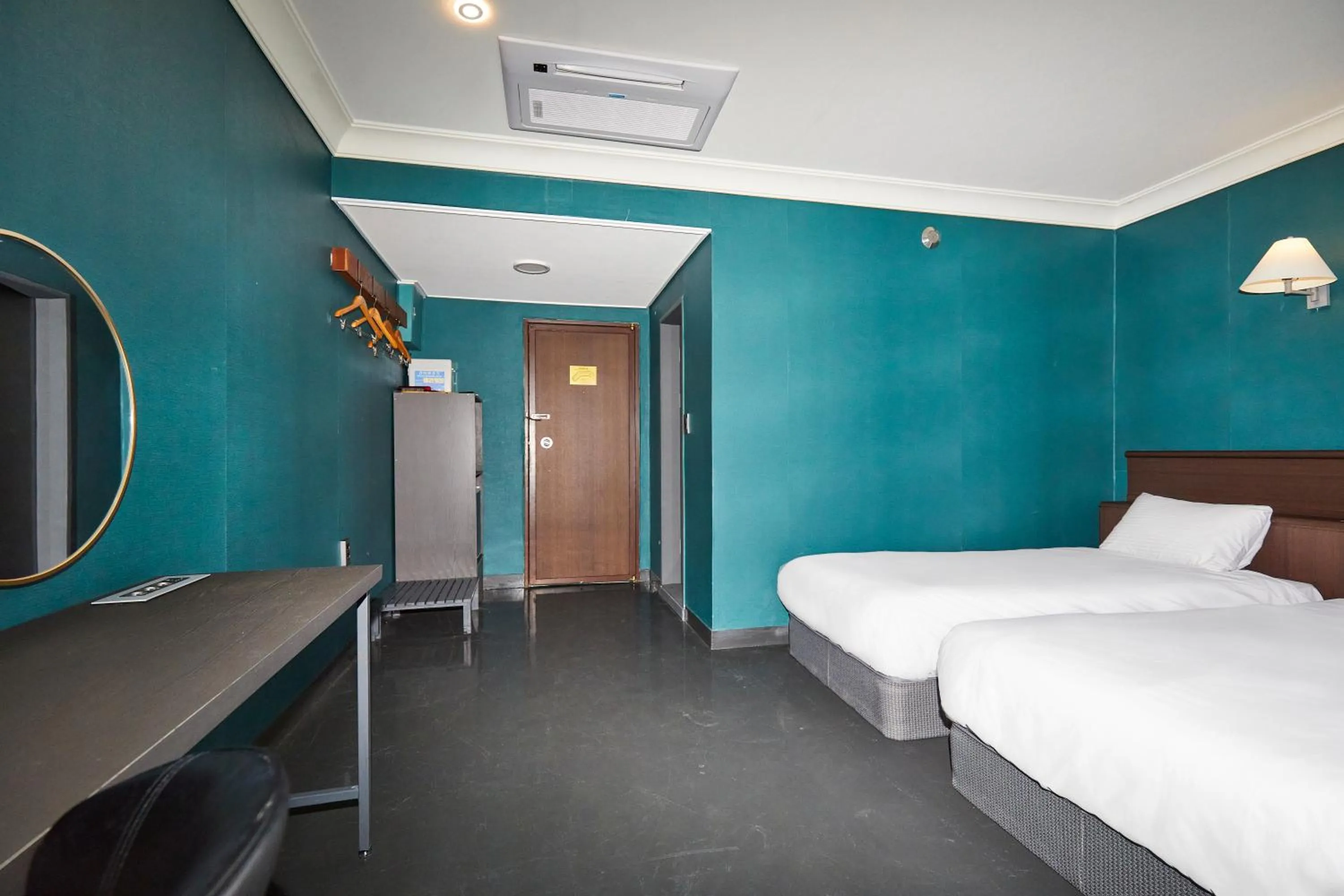 Photo of the whole room, Bed in Kolon Hotel