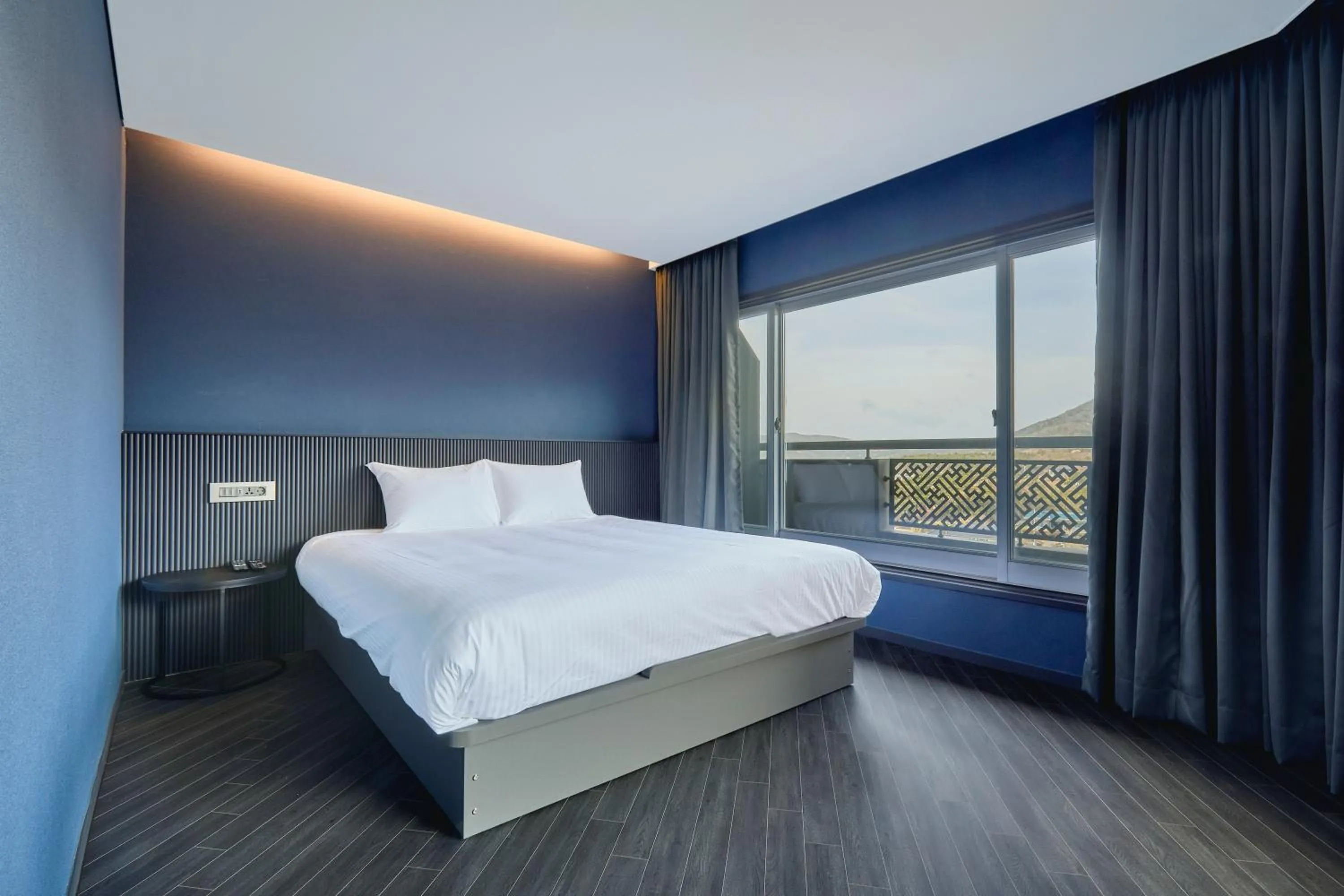 Photo of the whole room, Bed in Kolon Hotel