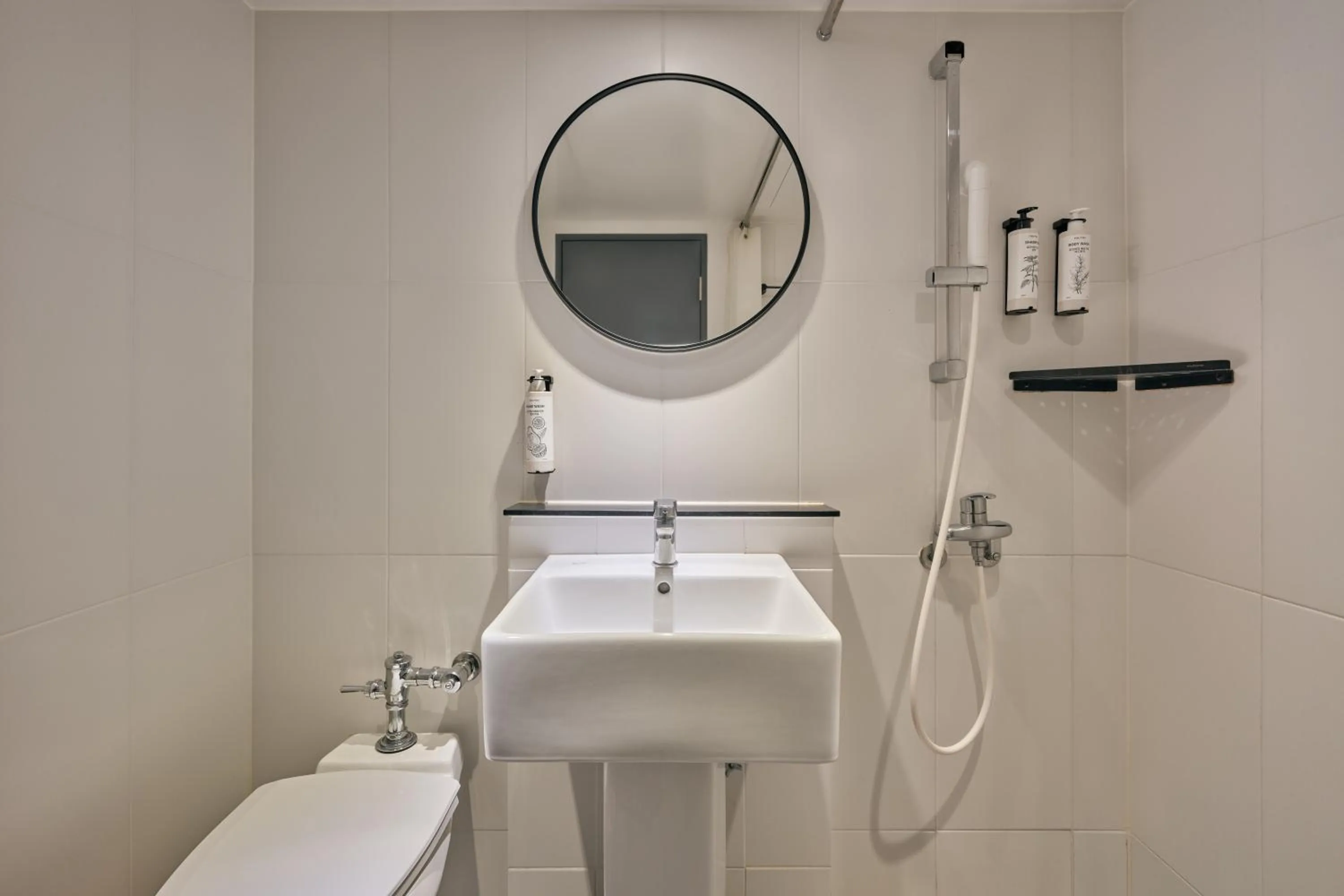 Toilet in Kolon Hotel