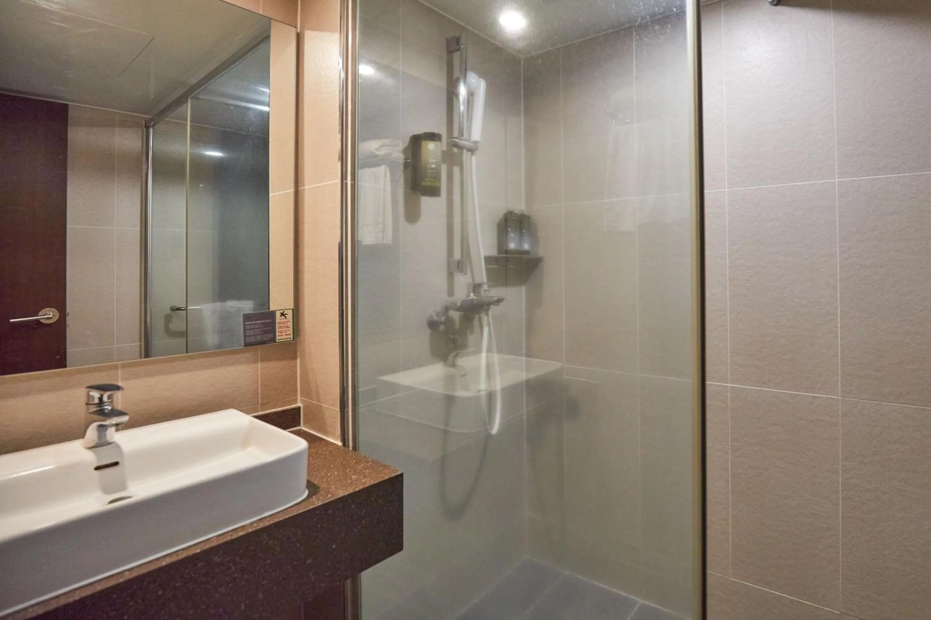 Bathroom in Kolon Hotel