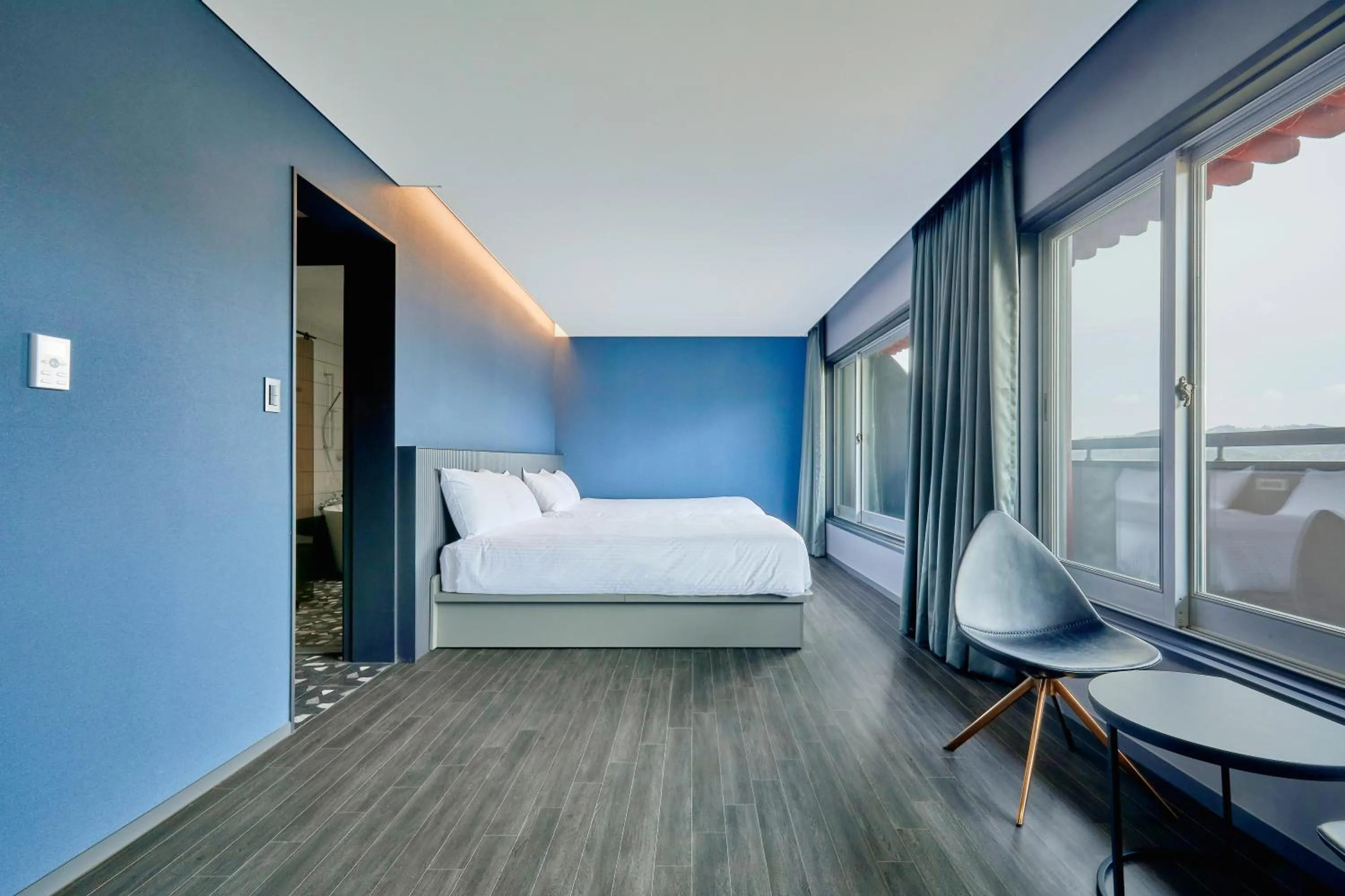 Photo of the whole room, Bed in Kolon Hotel