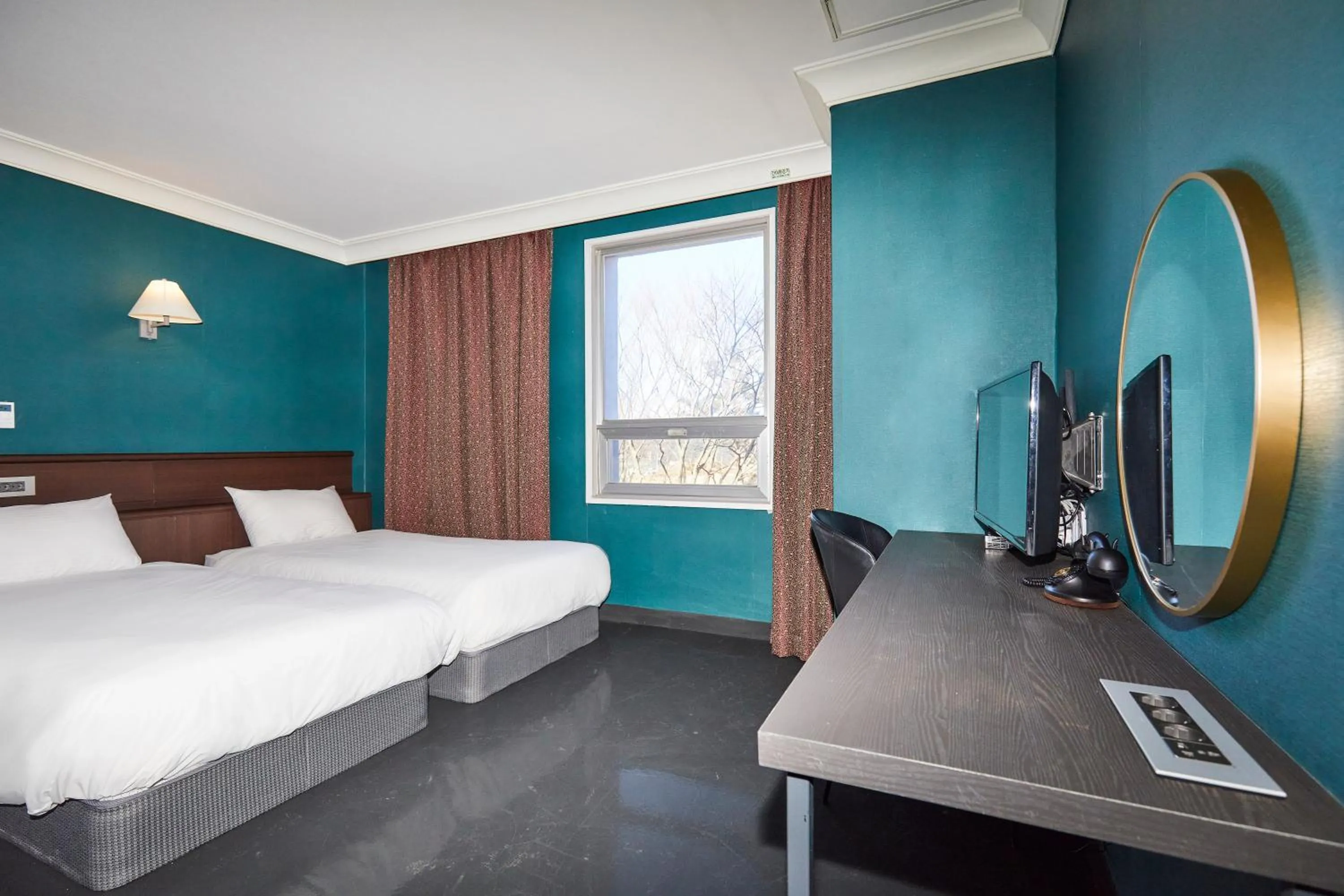 Photo of the whole room, Bed in Kolon Hotel