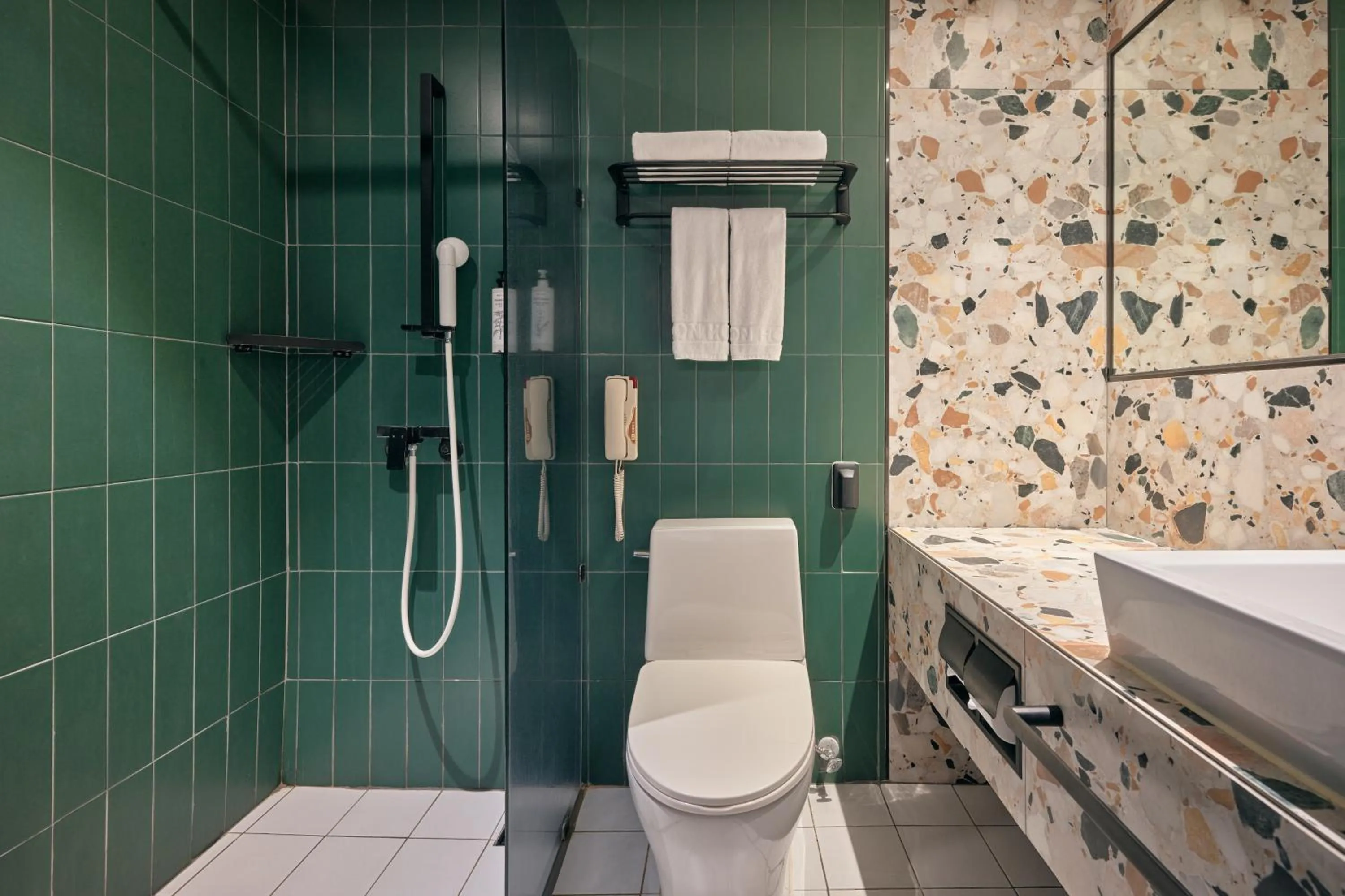 Toilet in Kolon Hotel