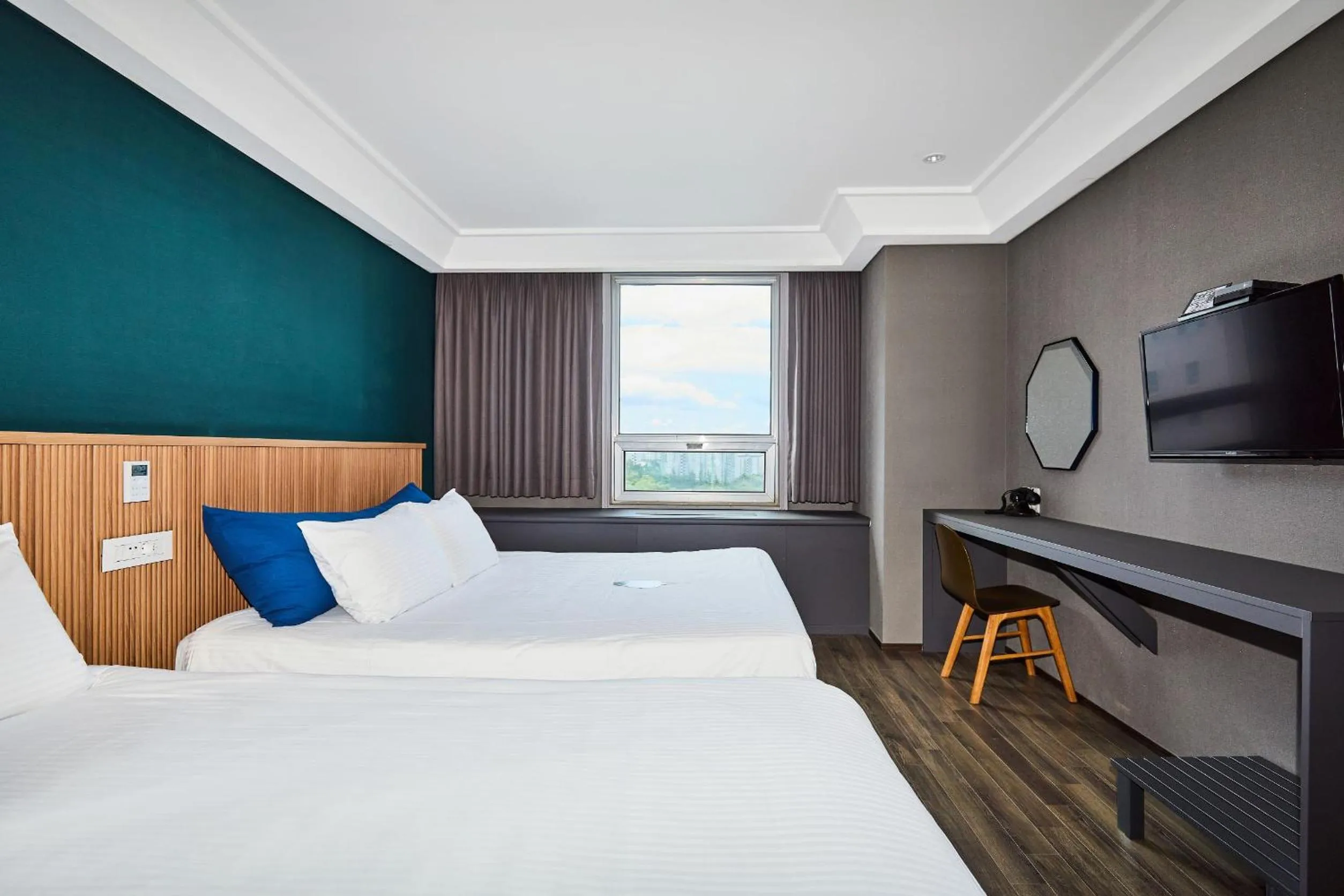 Photo of the whole room, Bed in Kolon Hotel