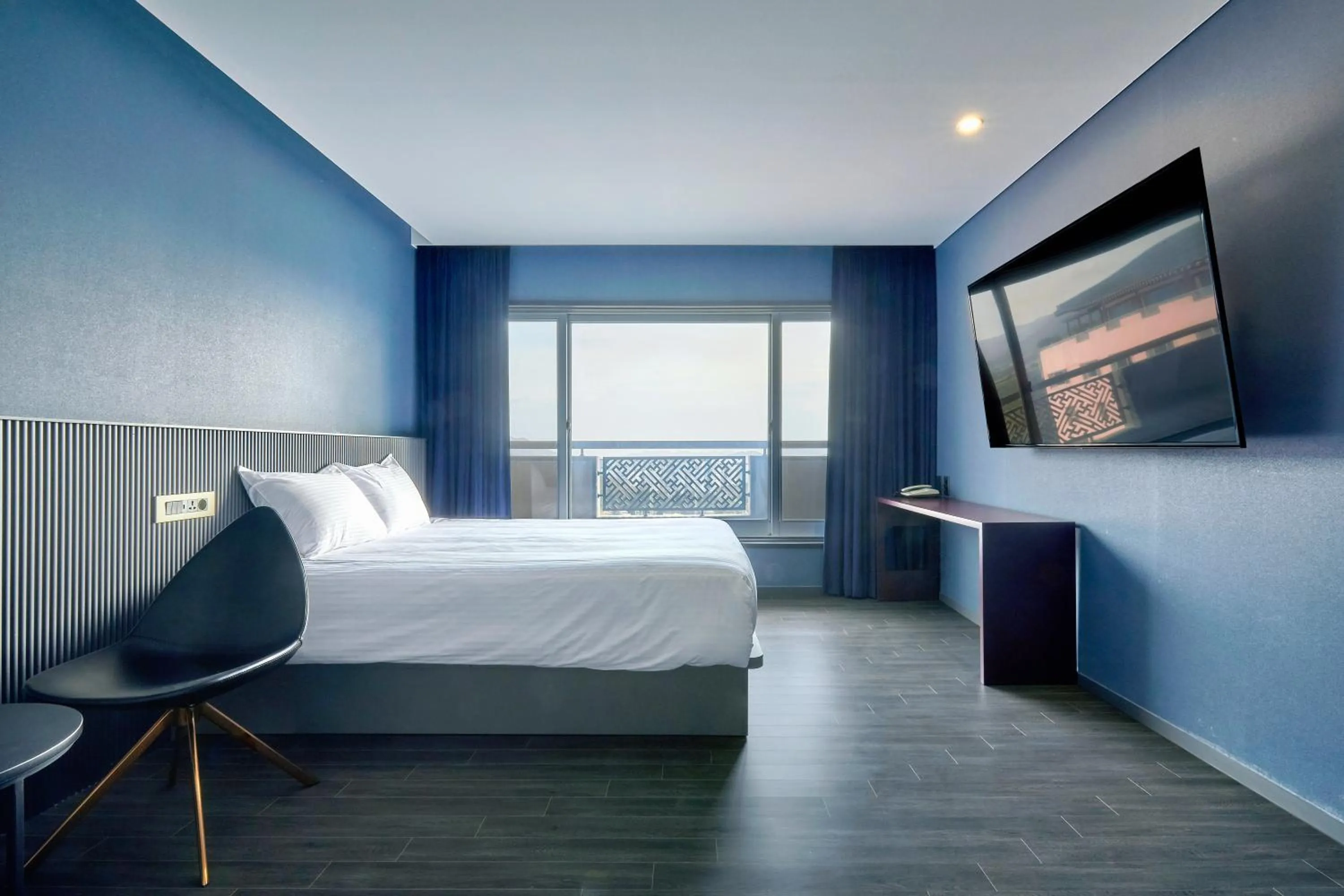 Photo of the whole room, Bed in Kolon Hotel