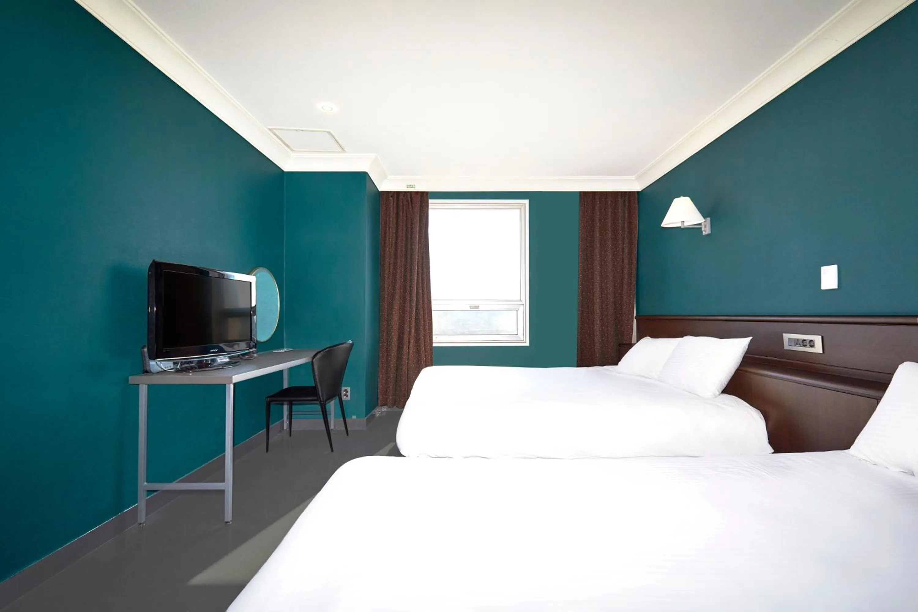 Photo of the whole room, Bed in Kolon Hotel