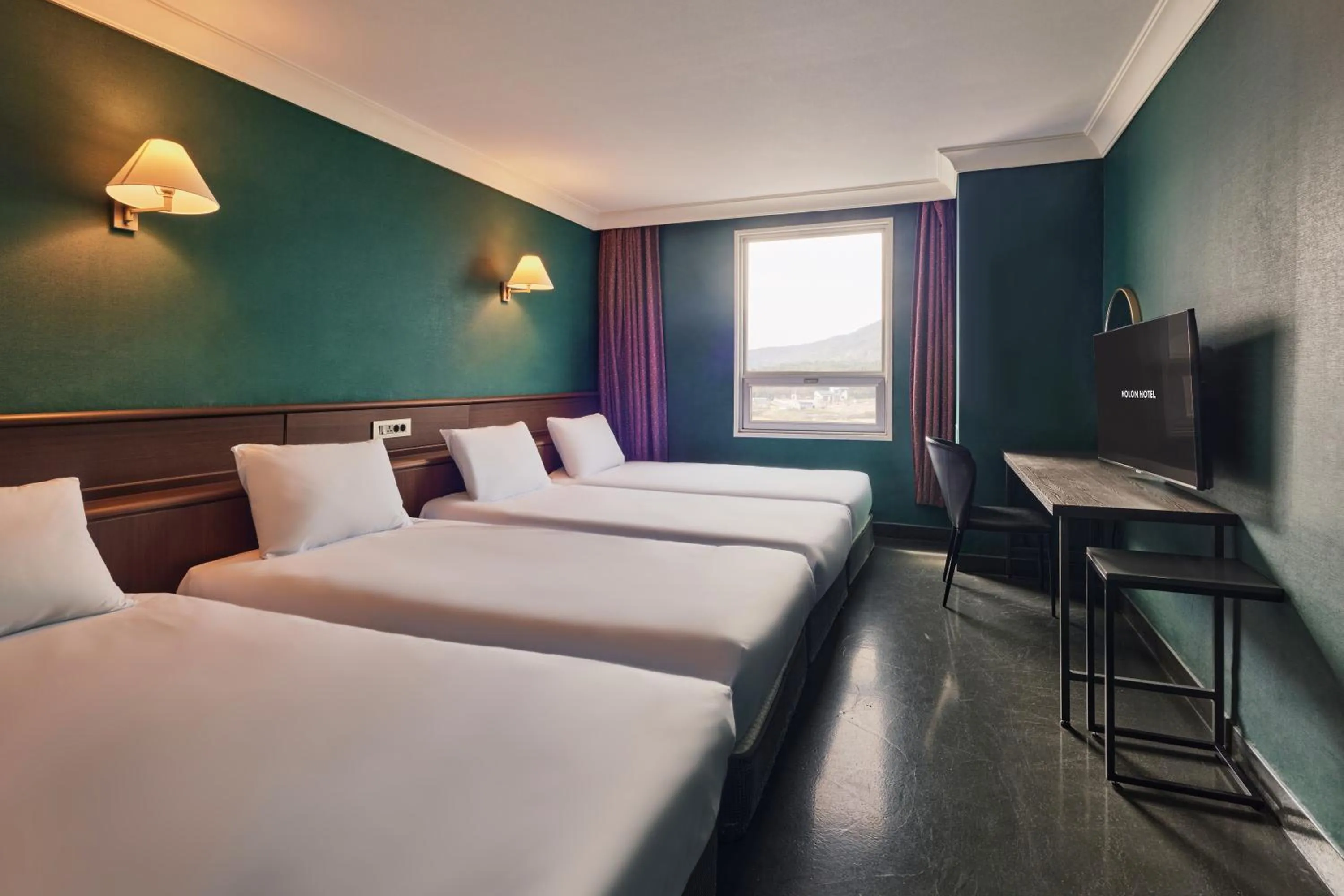 Photo of the whole room, Bed in Kolon Hotel