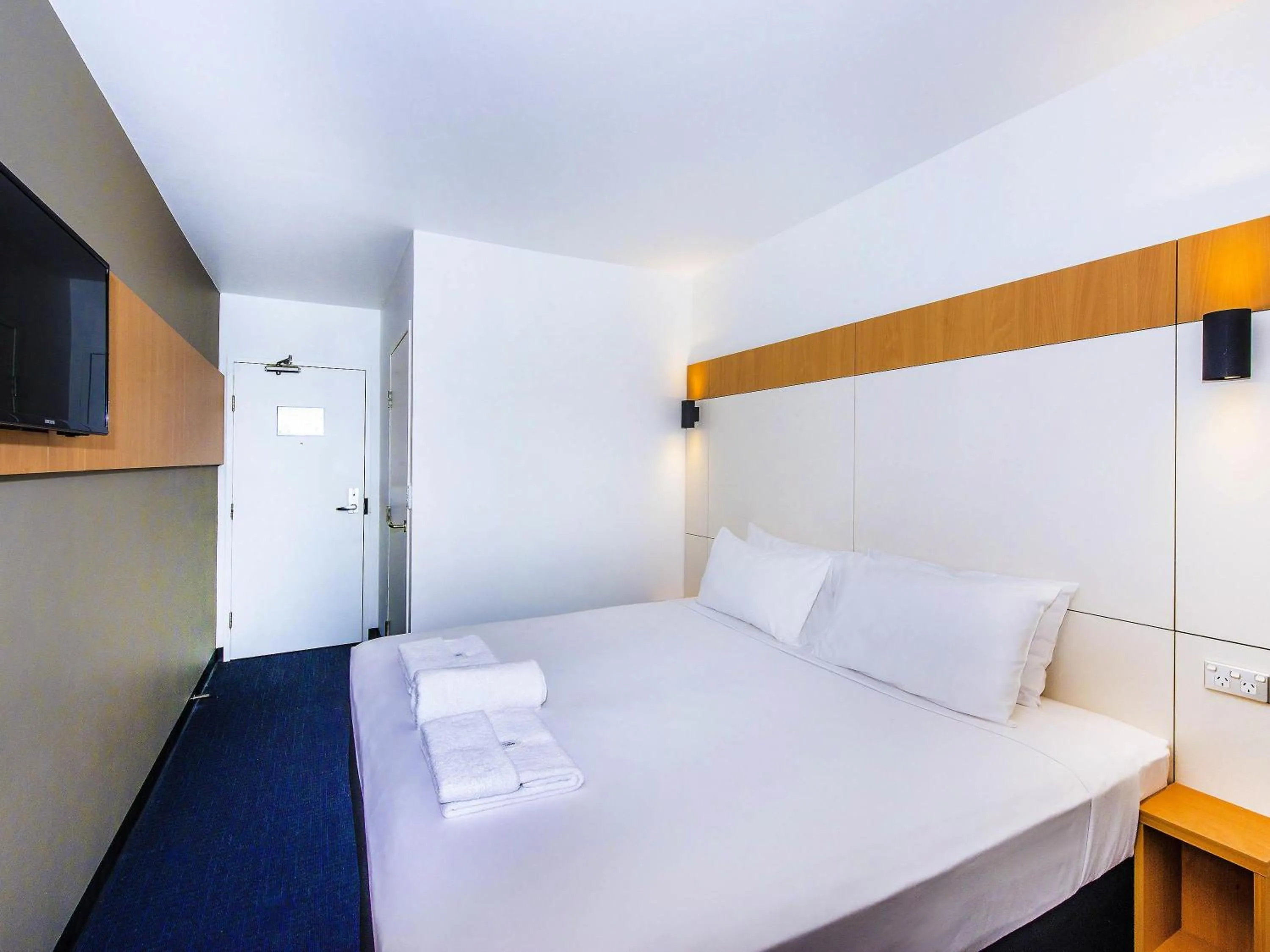 Bedroom, Bed in Ibis Budget - Casula Liverpool