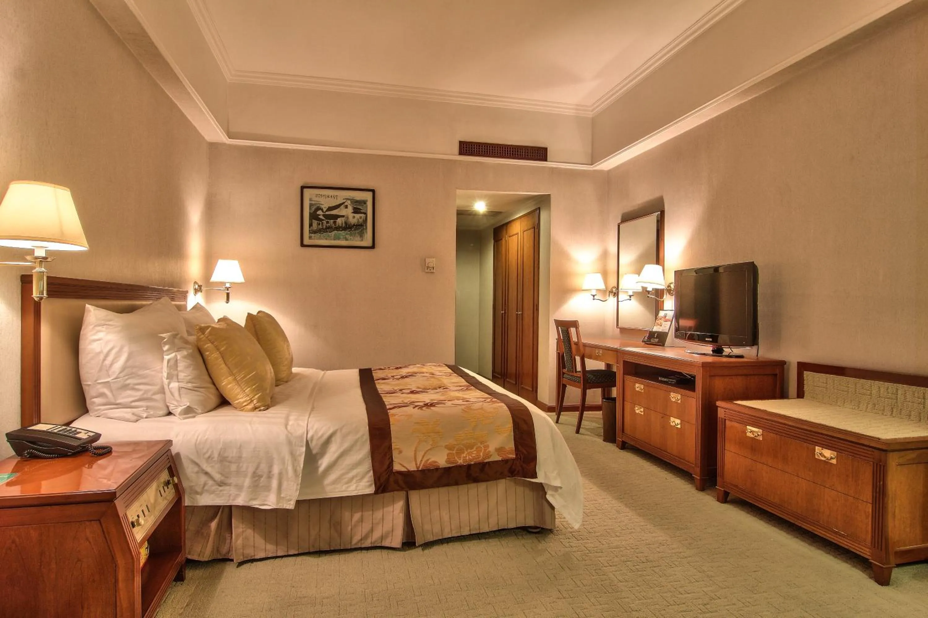 Photo of the whole room, Bed in Citic Ningbo International Hotel