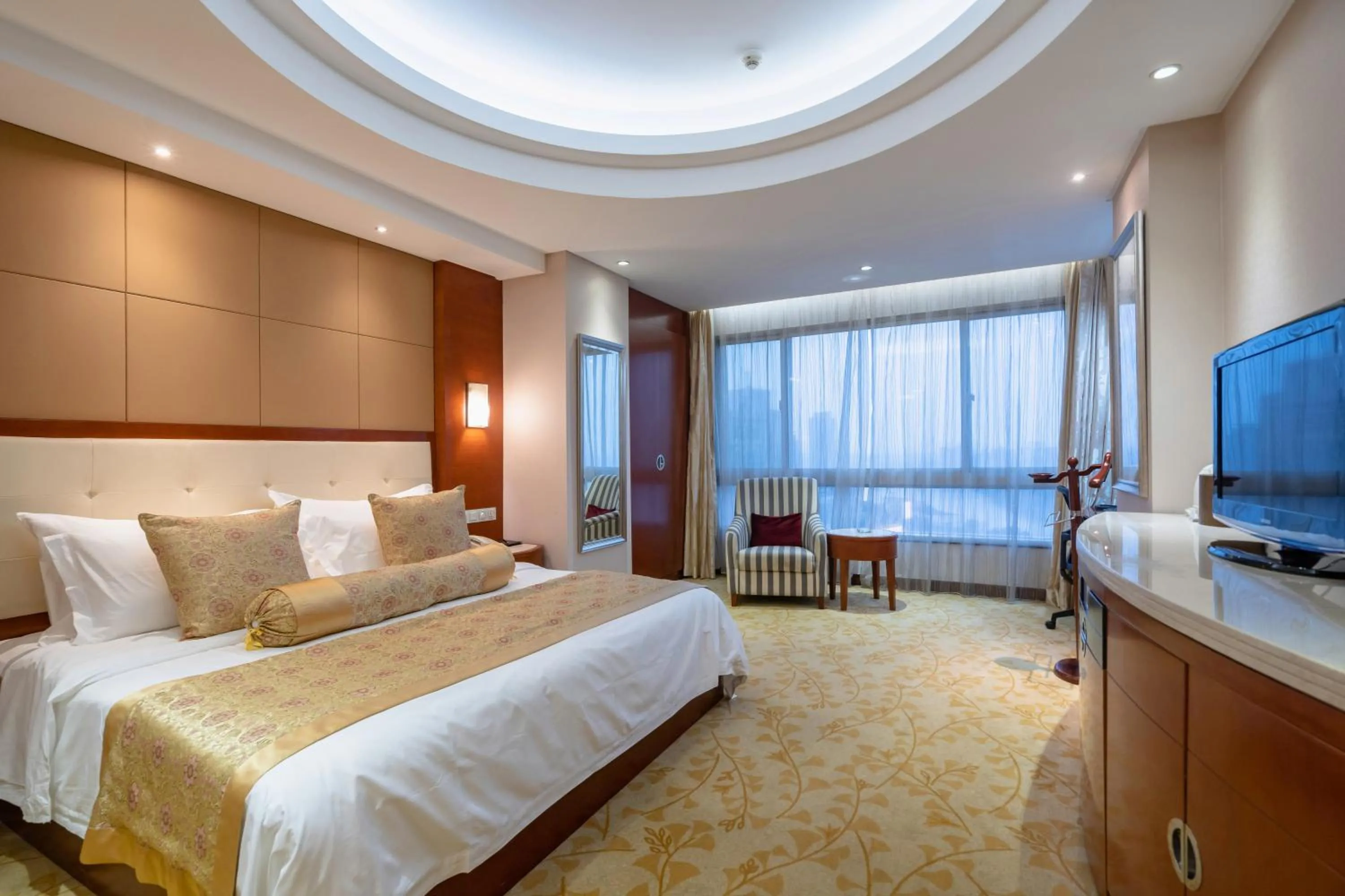 Photo of the whole room, Bed in Citic Ningbo International Hotel