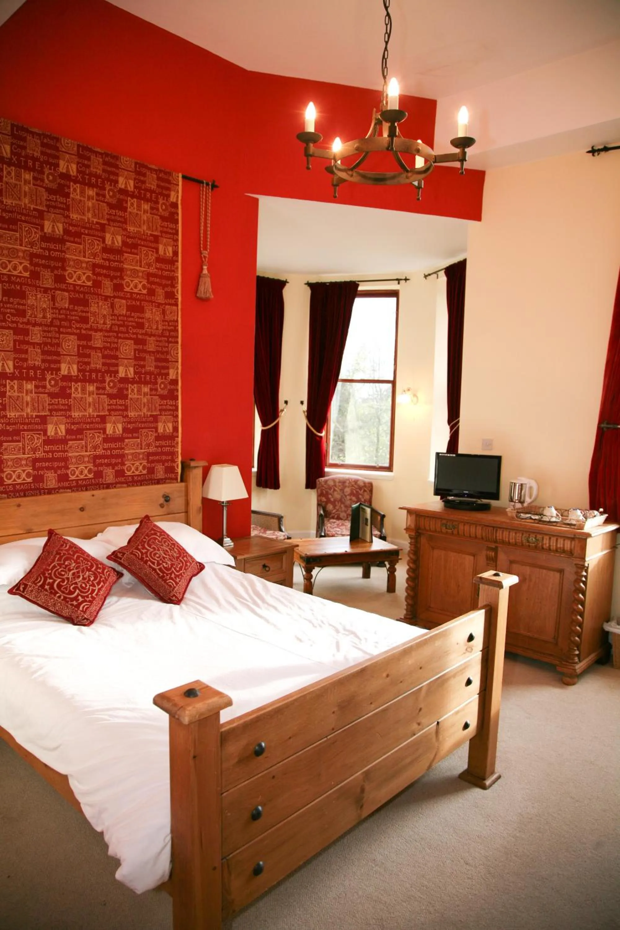 Photo of the whole room, Bed in Broomhall Castle Hotel
