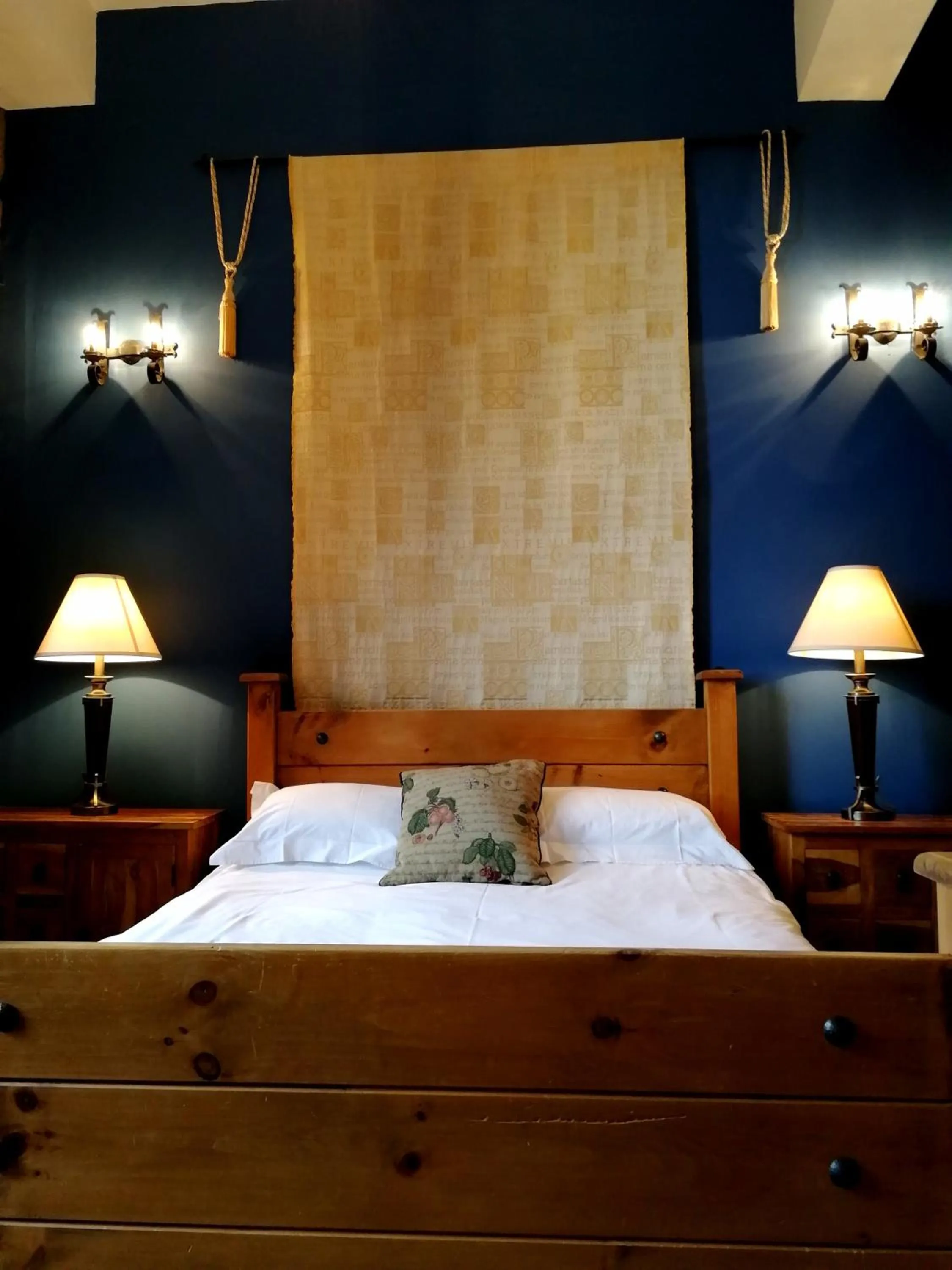 Bedroom, Bed in Broomhall Castle Hotel