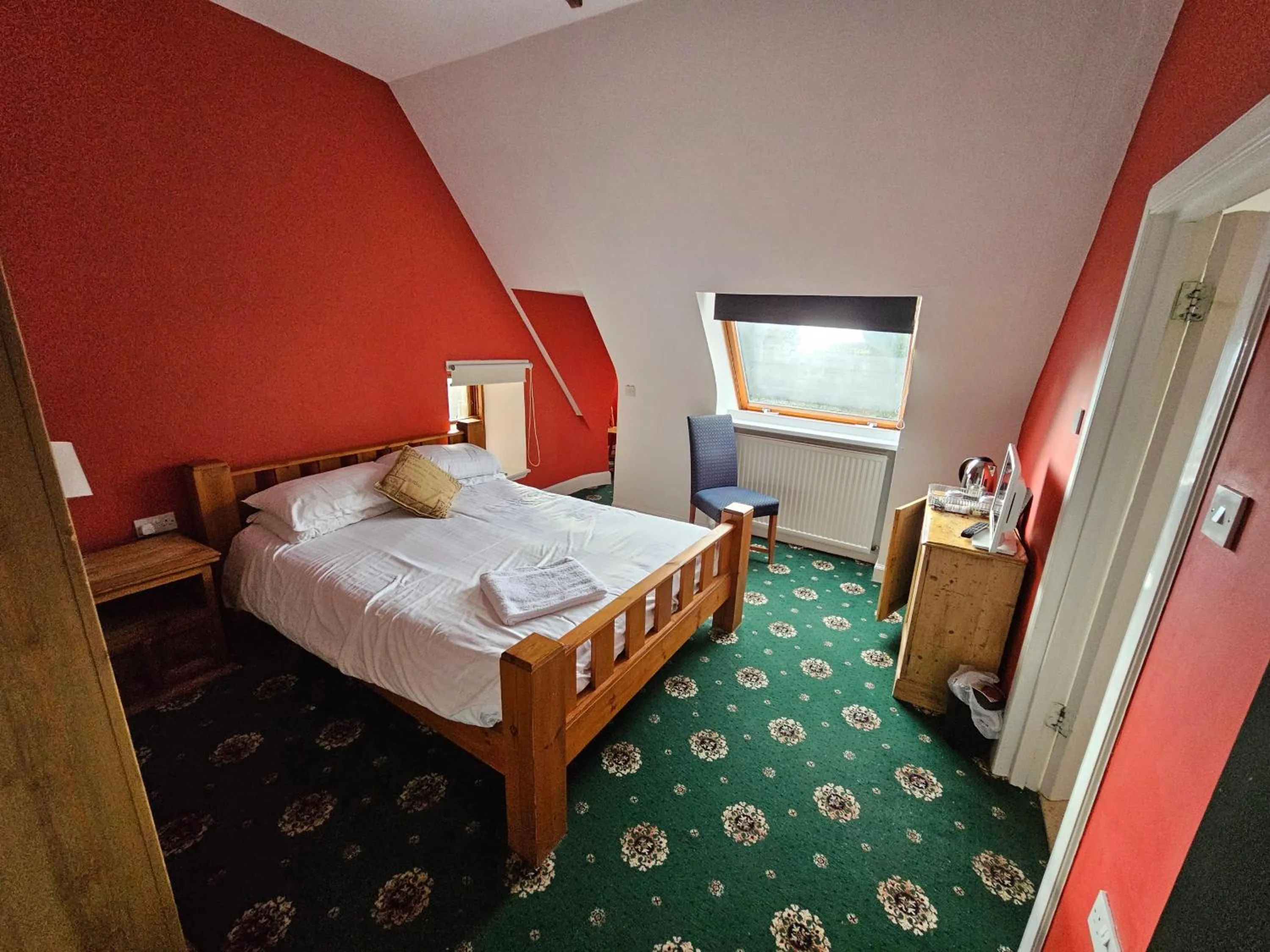 Bedroom, Bed in Broomhall Castle Hotel