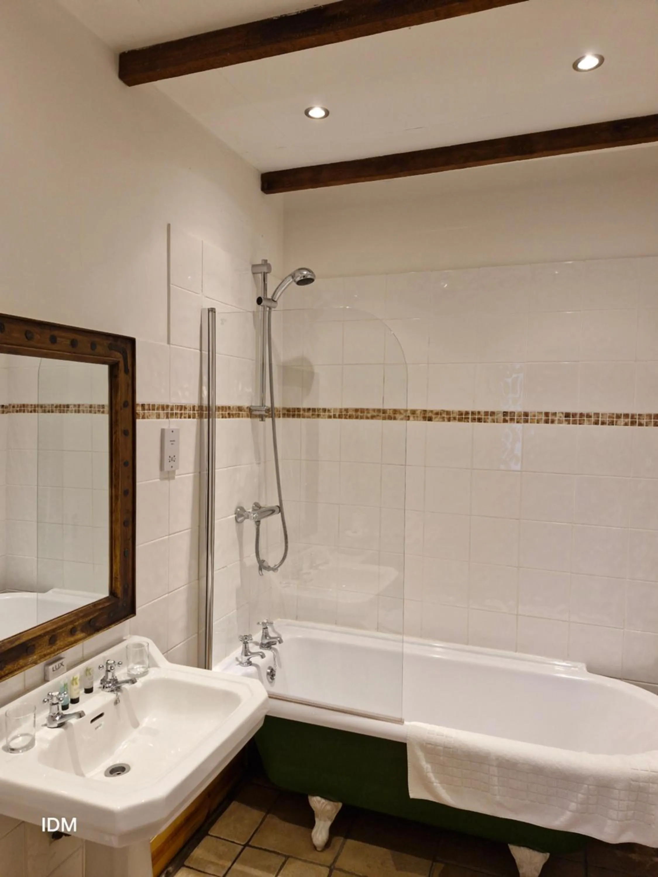 Bathroom in Broomhall Castle Hotel