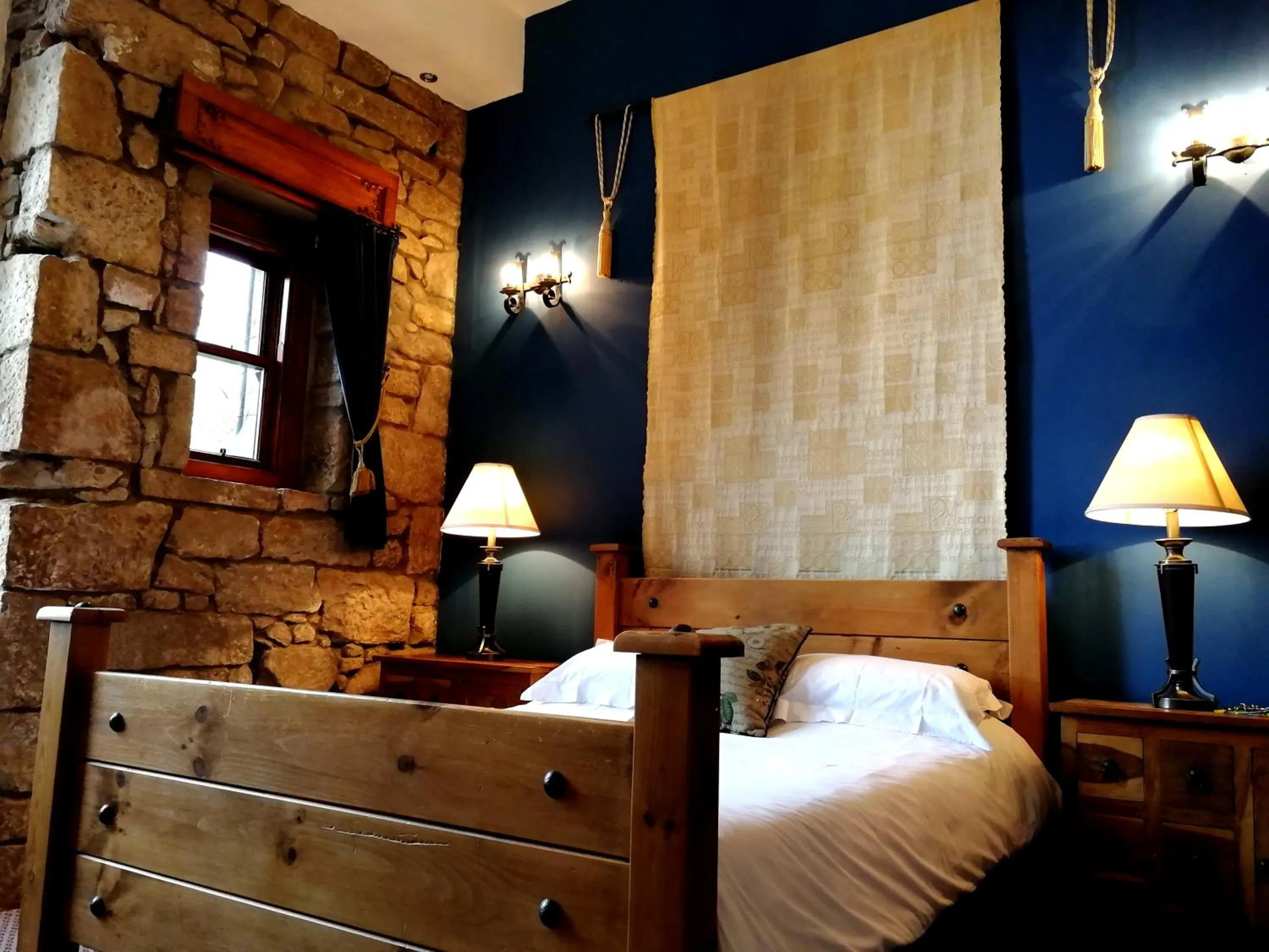 Bedroom, Bed in Broomhall Castle Hotel
