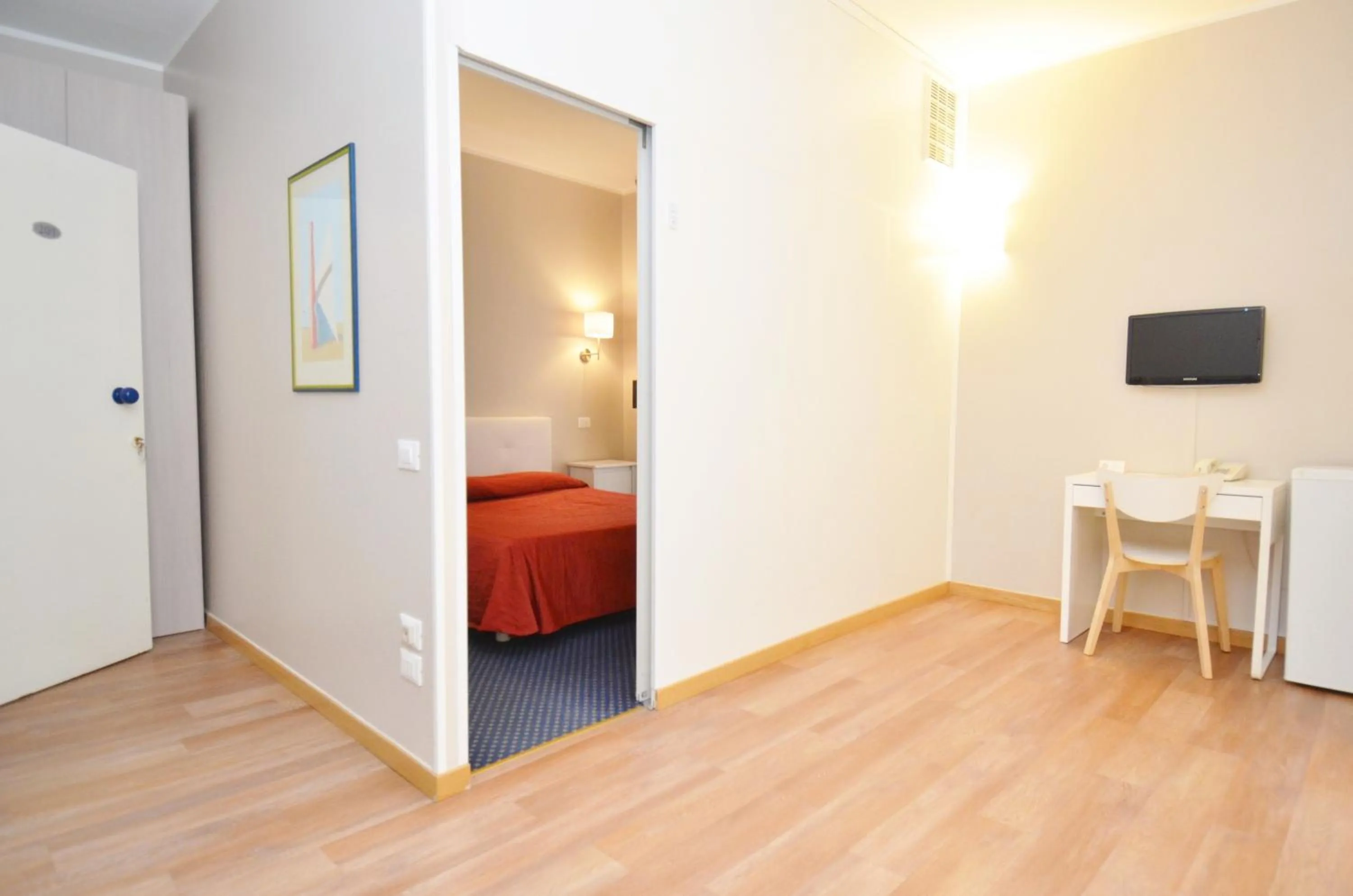 Photo of the whole room, Bed in Ute Hotel