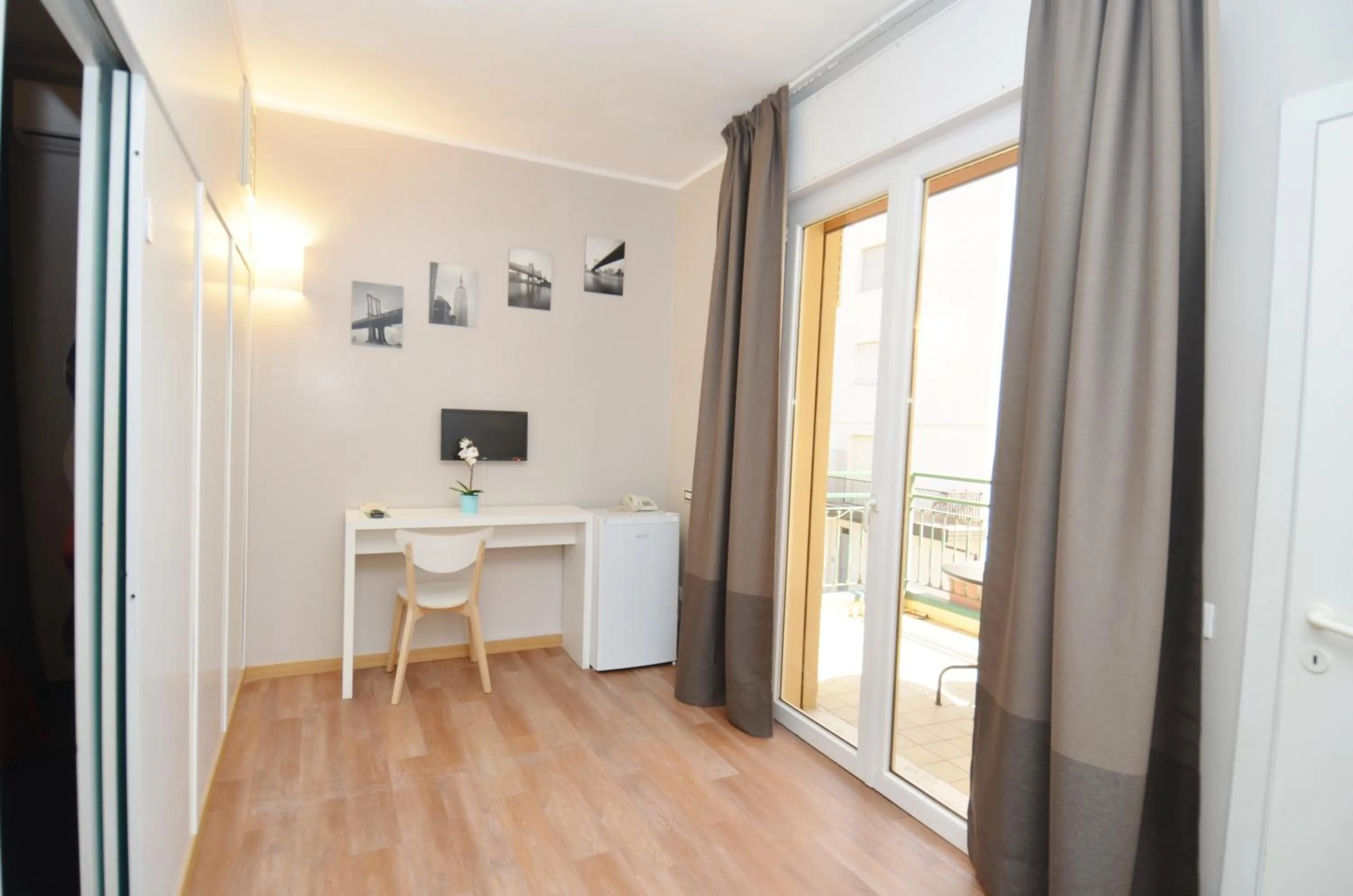 hair dresser in Ute Hotel