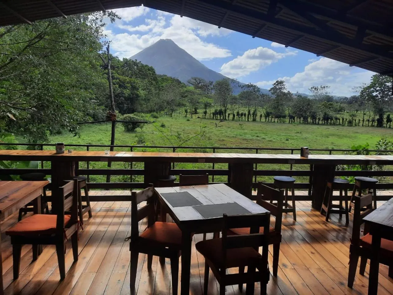 Restaurant/places to eat in Arenal Xilopalo