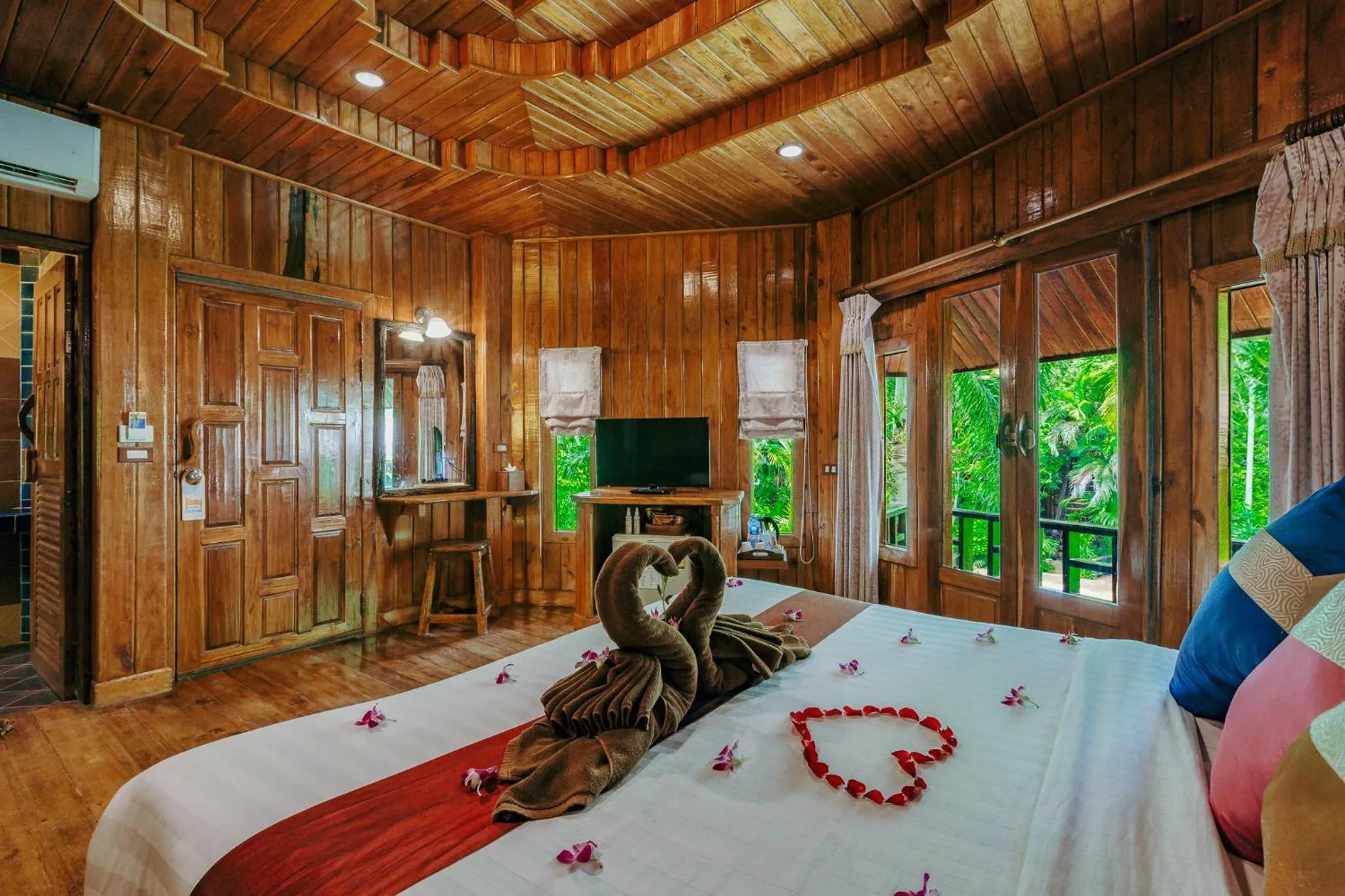 Bed in Phu Pha Aonang Resort & Spa