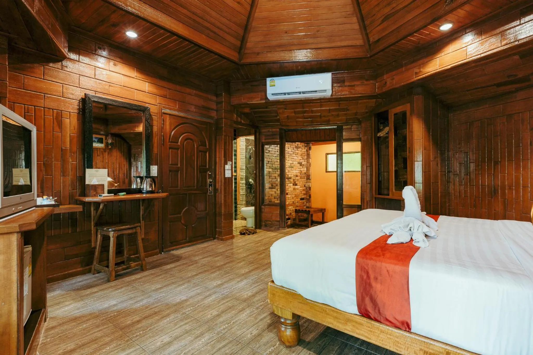 Bed in Phu Pha Aonang Resort & Spa