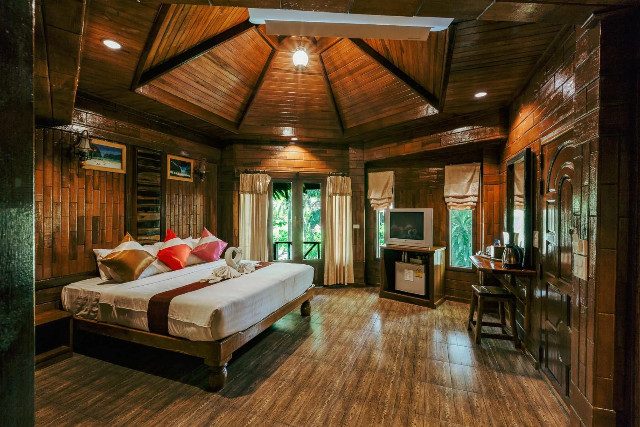 Bed in Phu Pha Aonang Resort & Spa