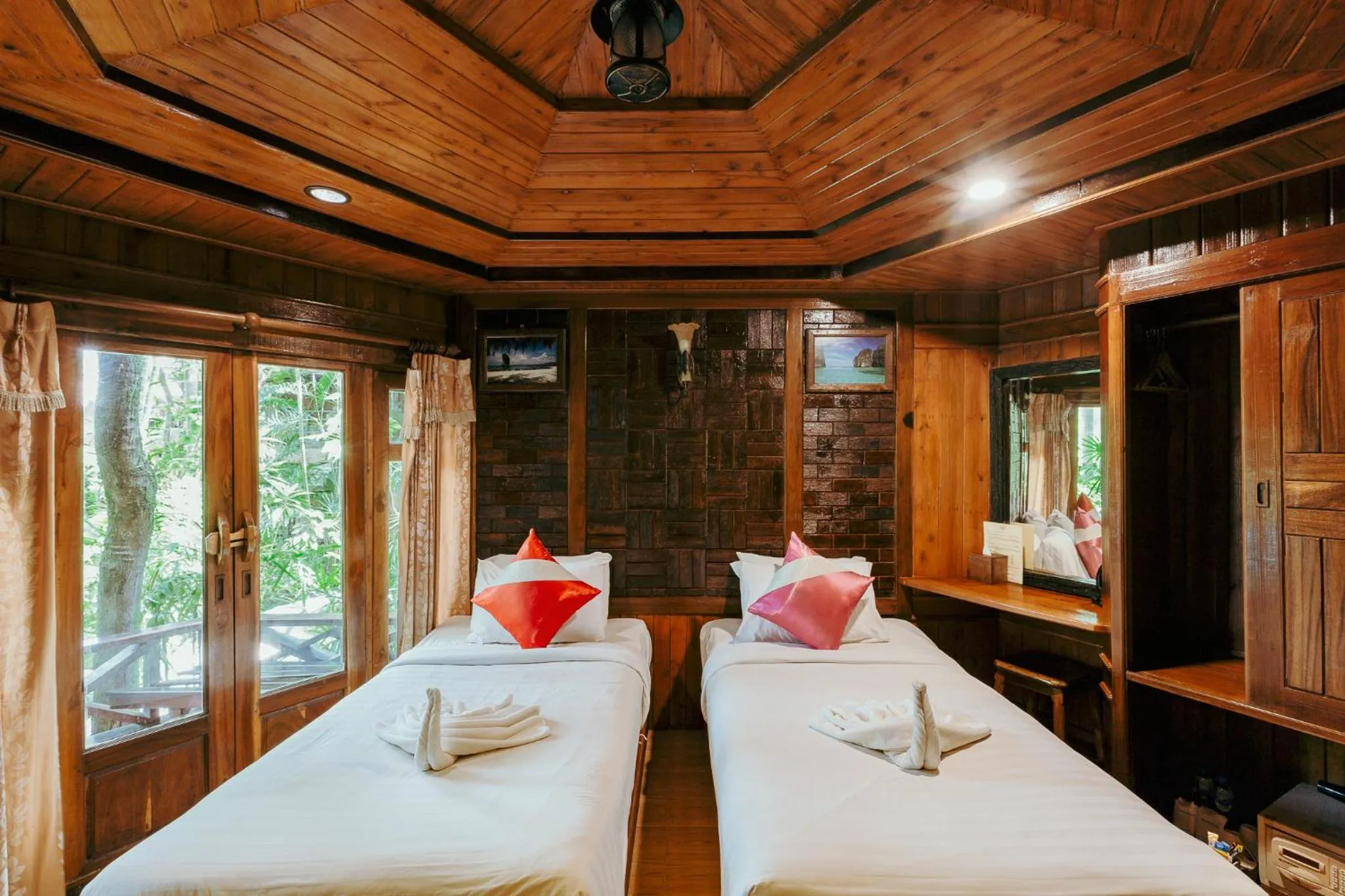 Bed in Phu Pha Aonang Resort & Spa
