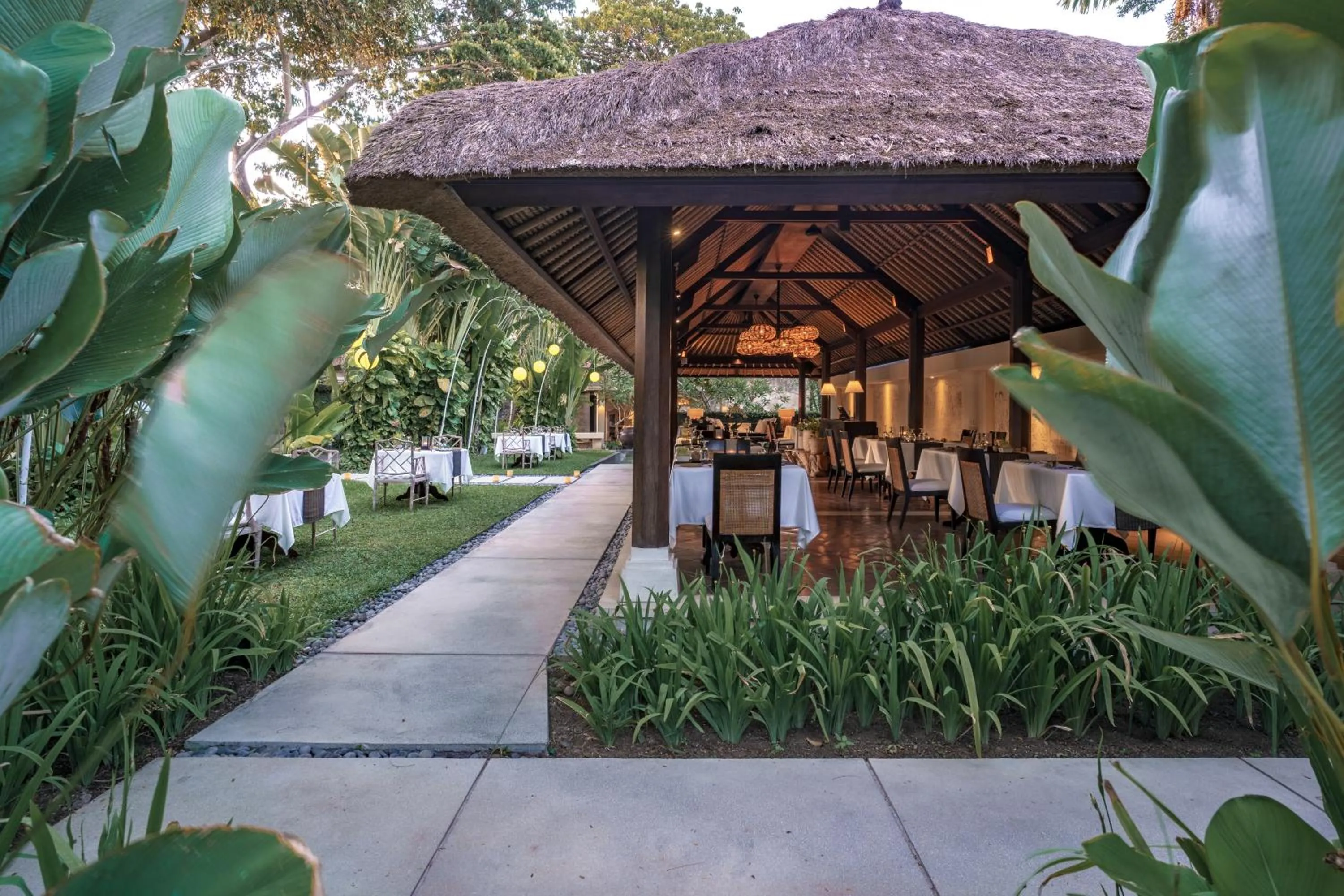 Restaurant/places to eat in Kayumanis Sanur Private Villa and Spa