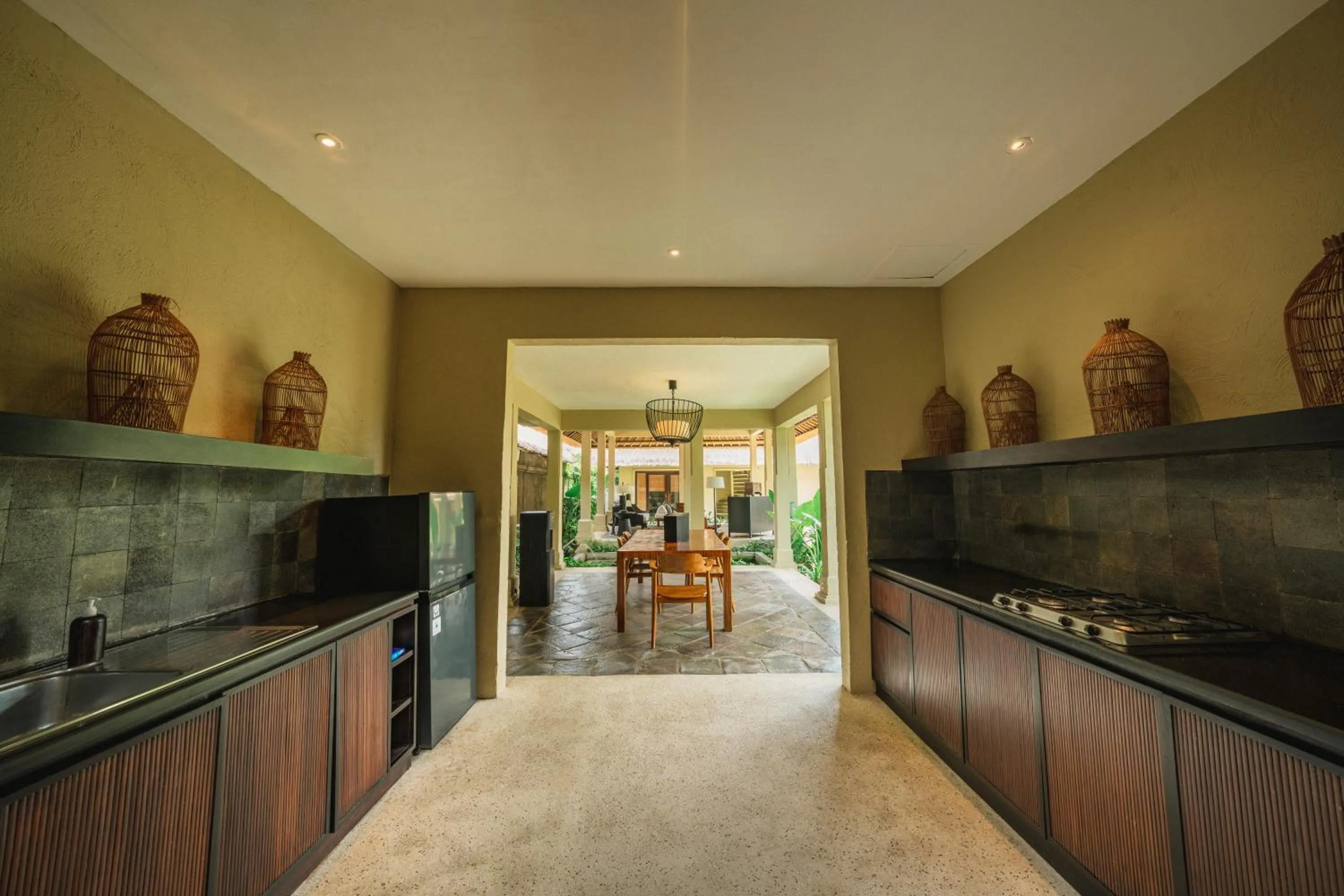 Kitchen or kitchenette in Kayumanis Sanur Private Villa and Spa