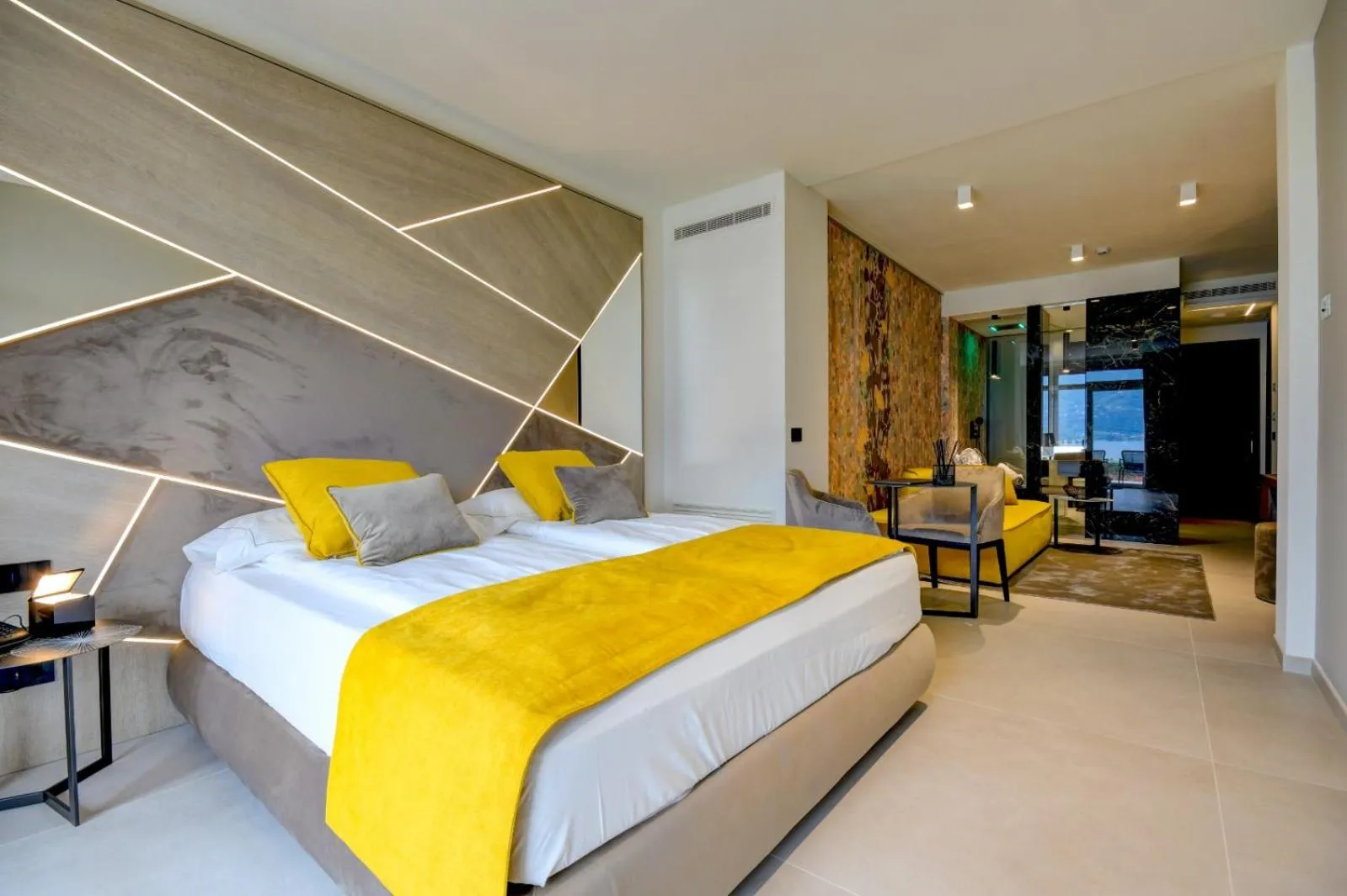 Photo of the whole room, Bed in Hotel Du Lac